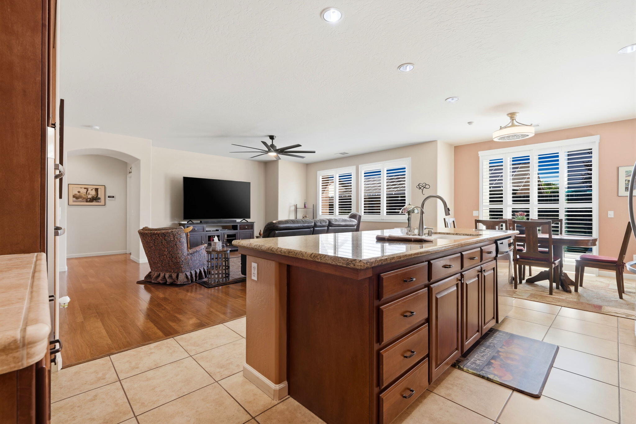 1998 Albarino St, Tulare, CA 93274