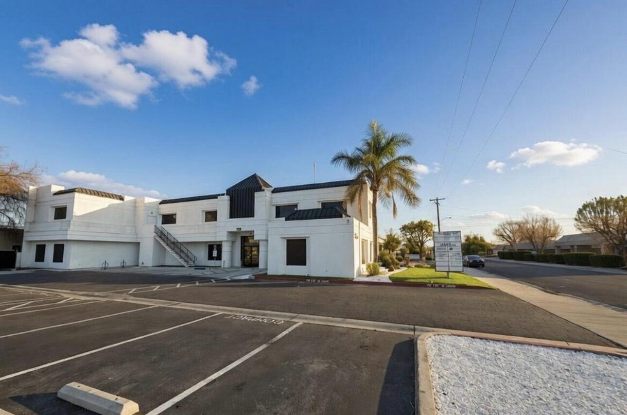 2008 W Dorothea Ave, Visalia, CA 93277