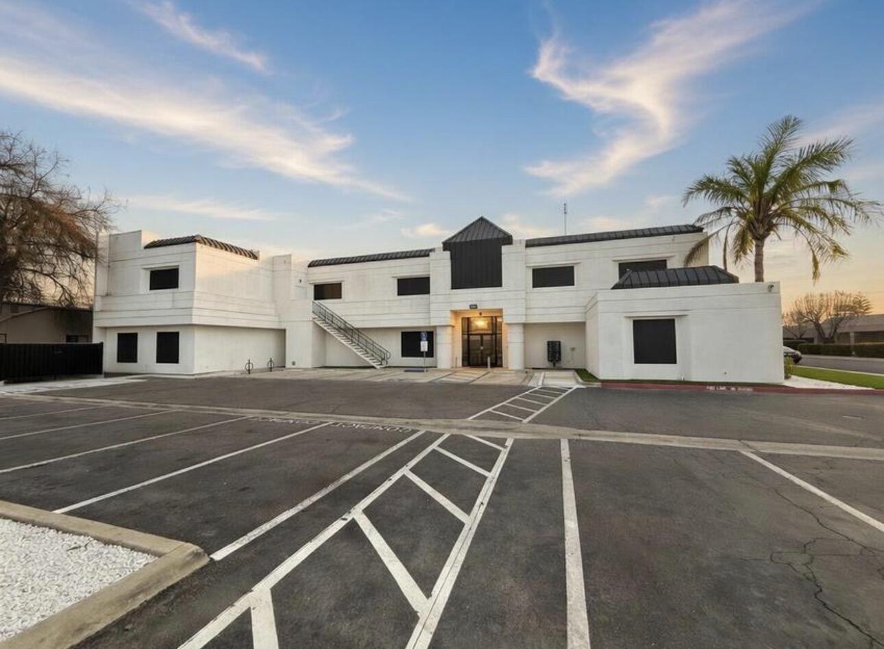 2008 W Dorothea Ave, Visalia, CA 93277