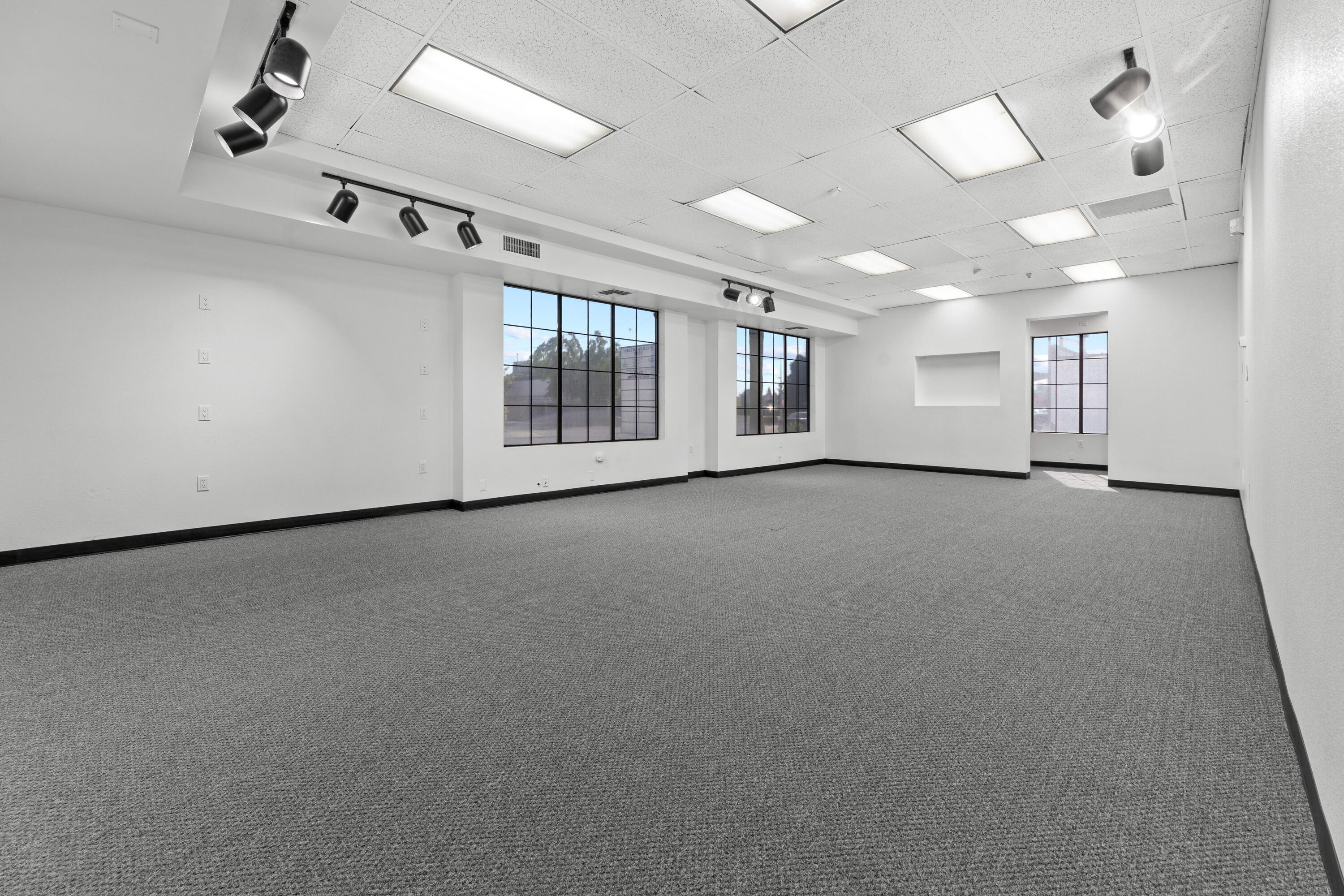 2008 W Dorothea Ave, Visalia, CA 93277