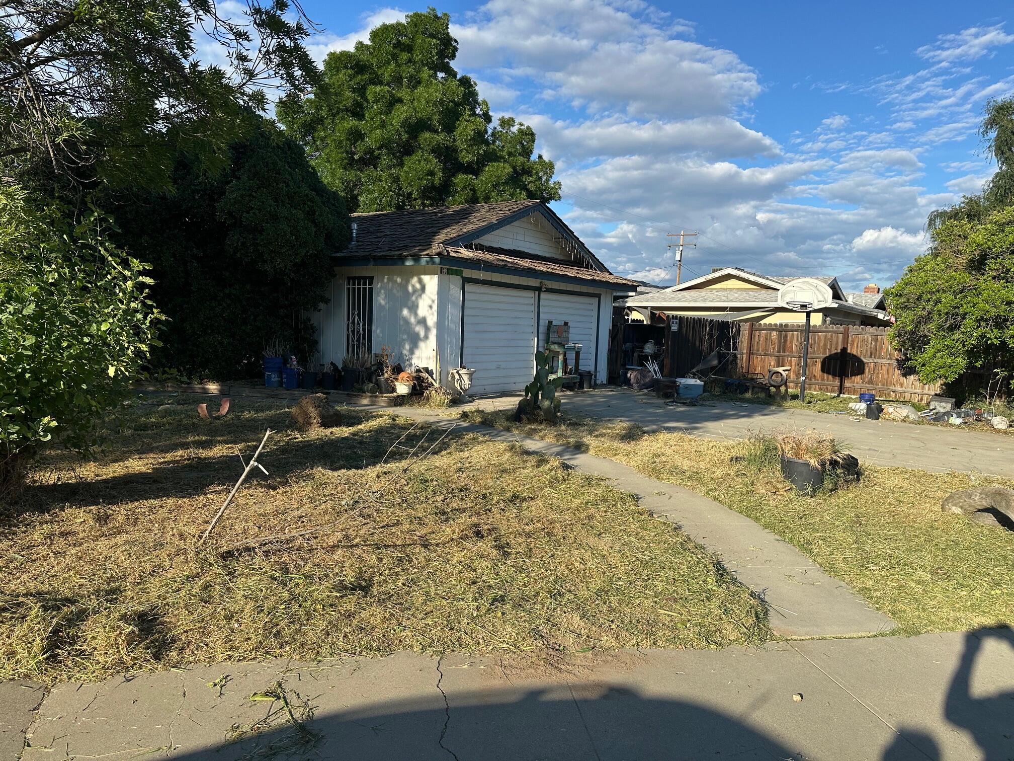 854 Laurence Ct, Hanford, CA 93230