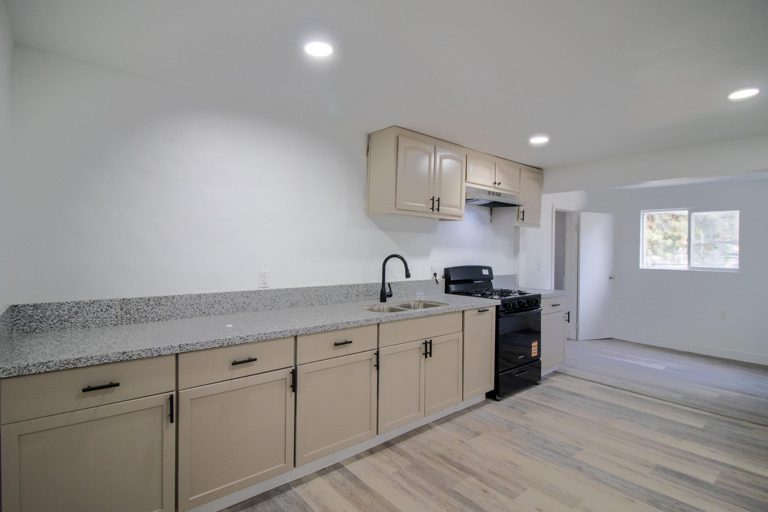 395 S W St, Porterville, CA 93257