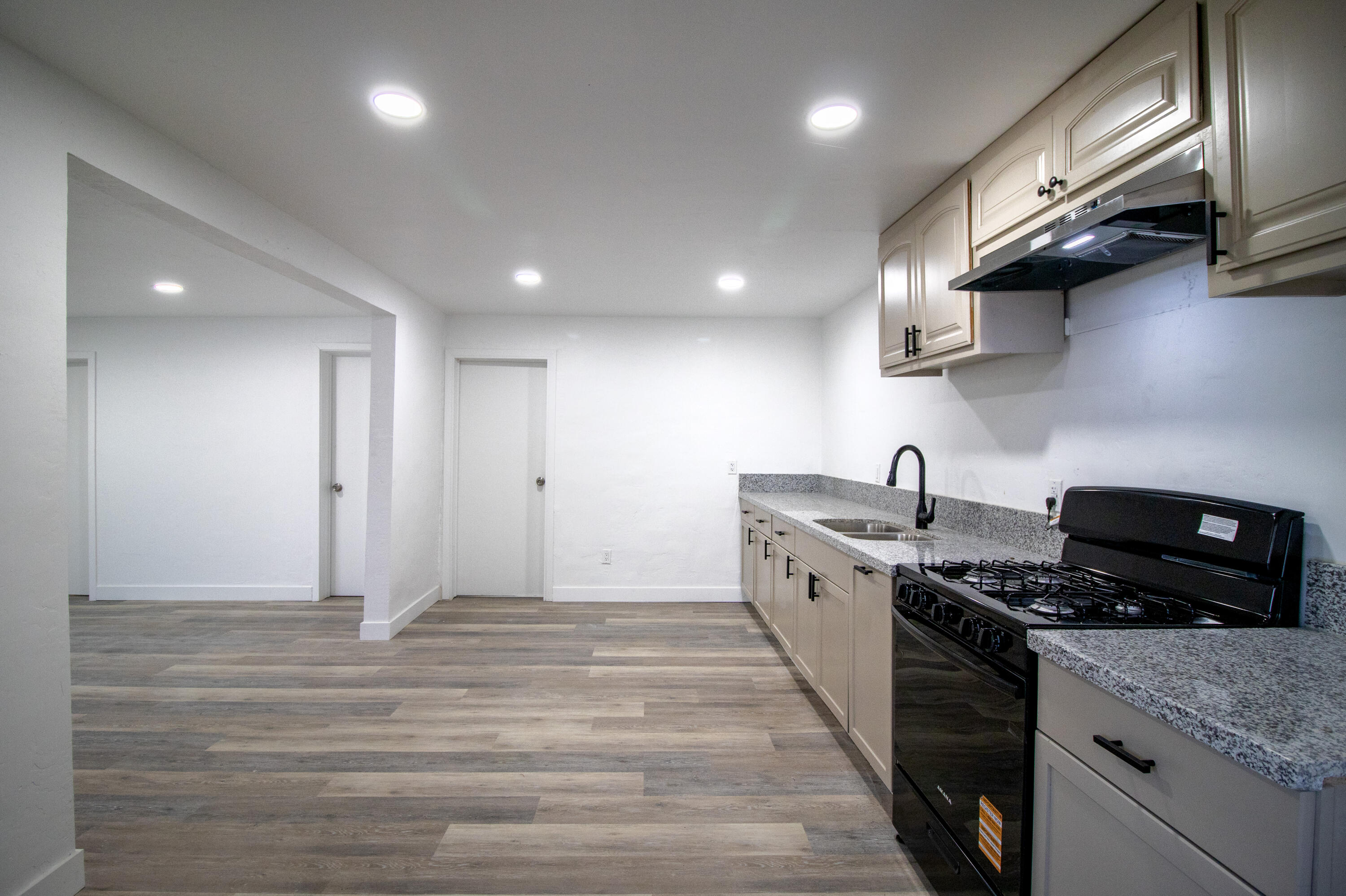 395 S W St, Porterville, CA 93257