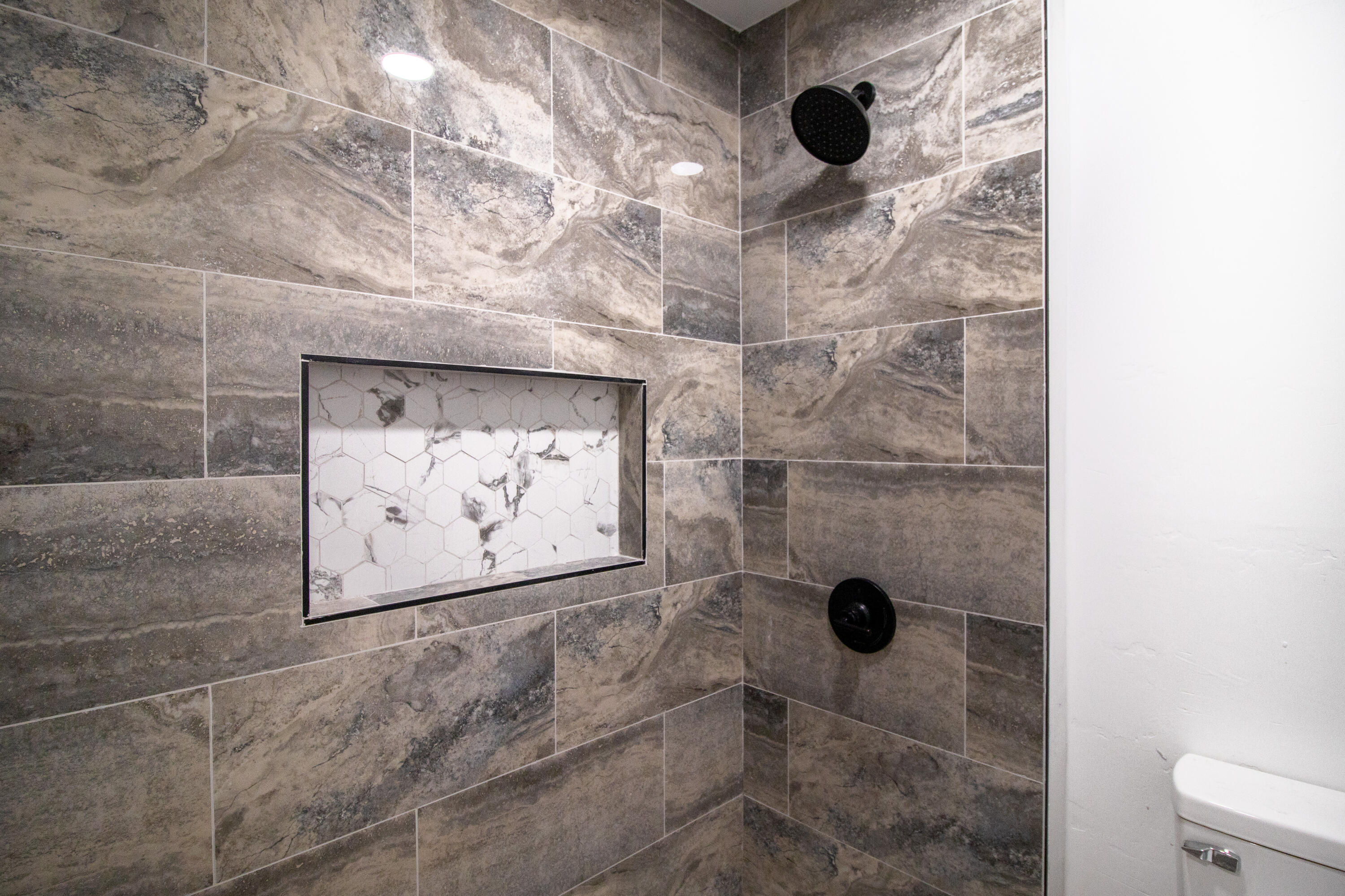 395 S W St, Porterville, CA 93257