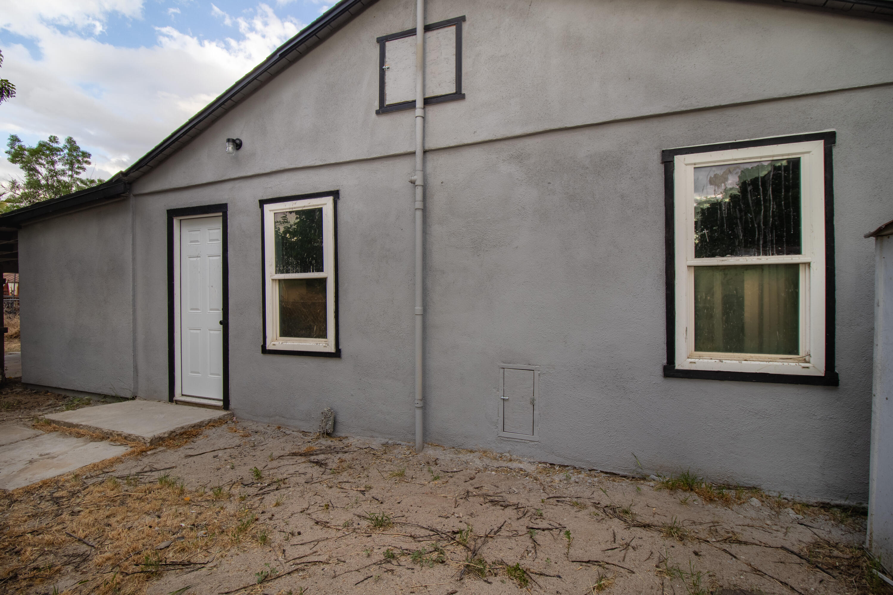 395 S W St, Porterville, CA 93257