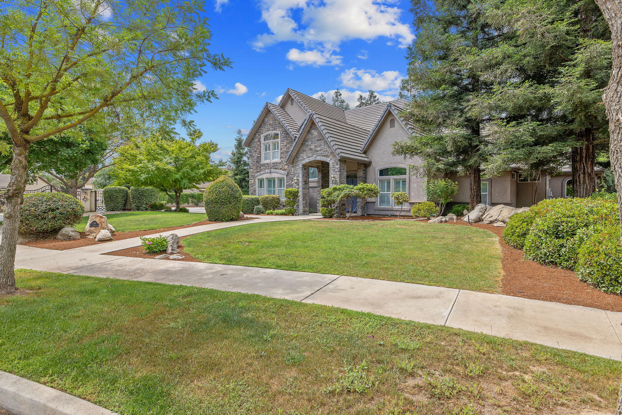 5640 W Delaware Ave, Visalia, CA 93291