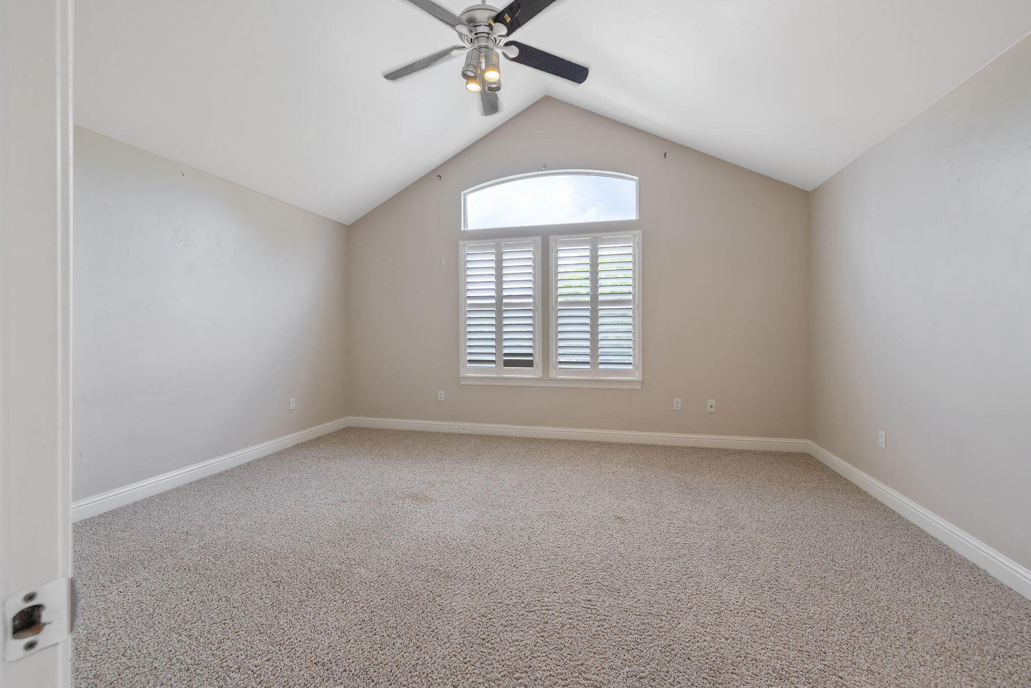 5640 W Delaware Ave, Visalia, CA 93291