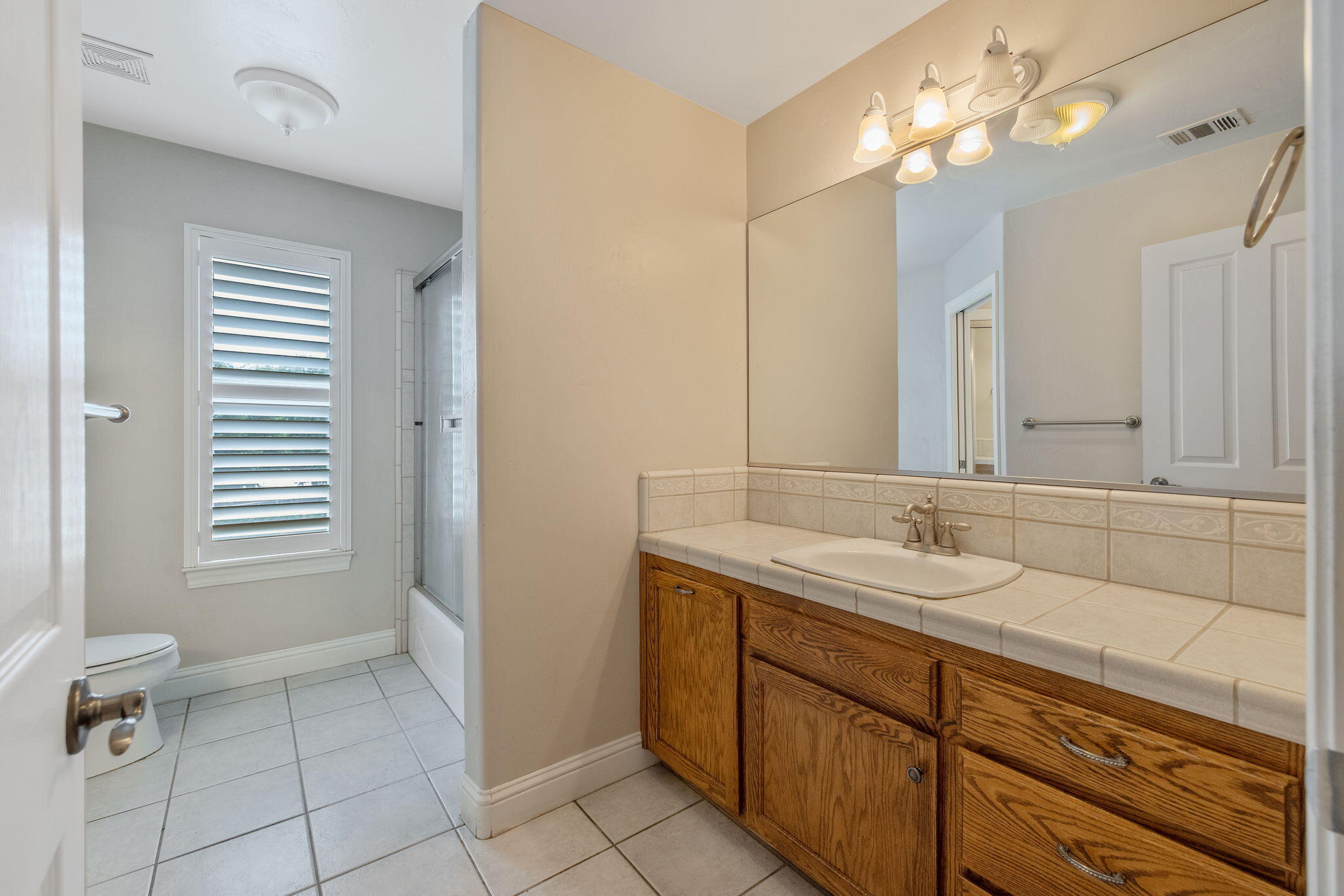 5640 W Delaware Ave, Visalia, CA 93291