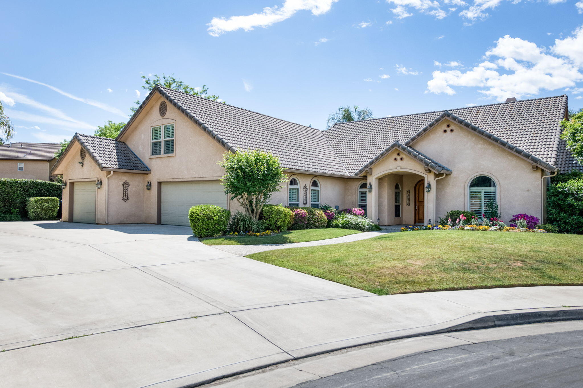 4907 W Lakewood Ct, Visalia, CA 93291