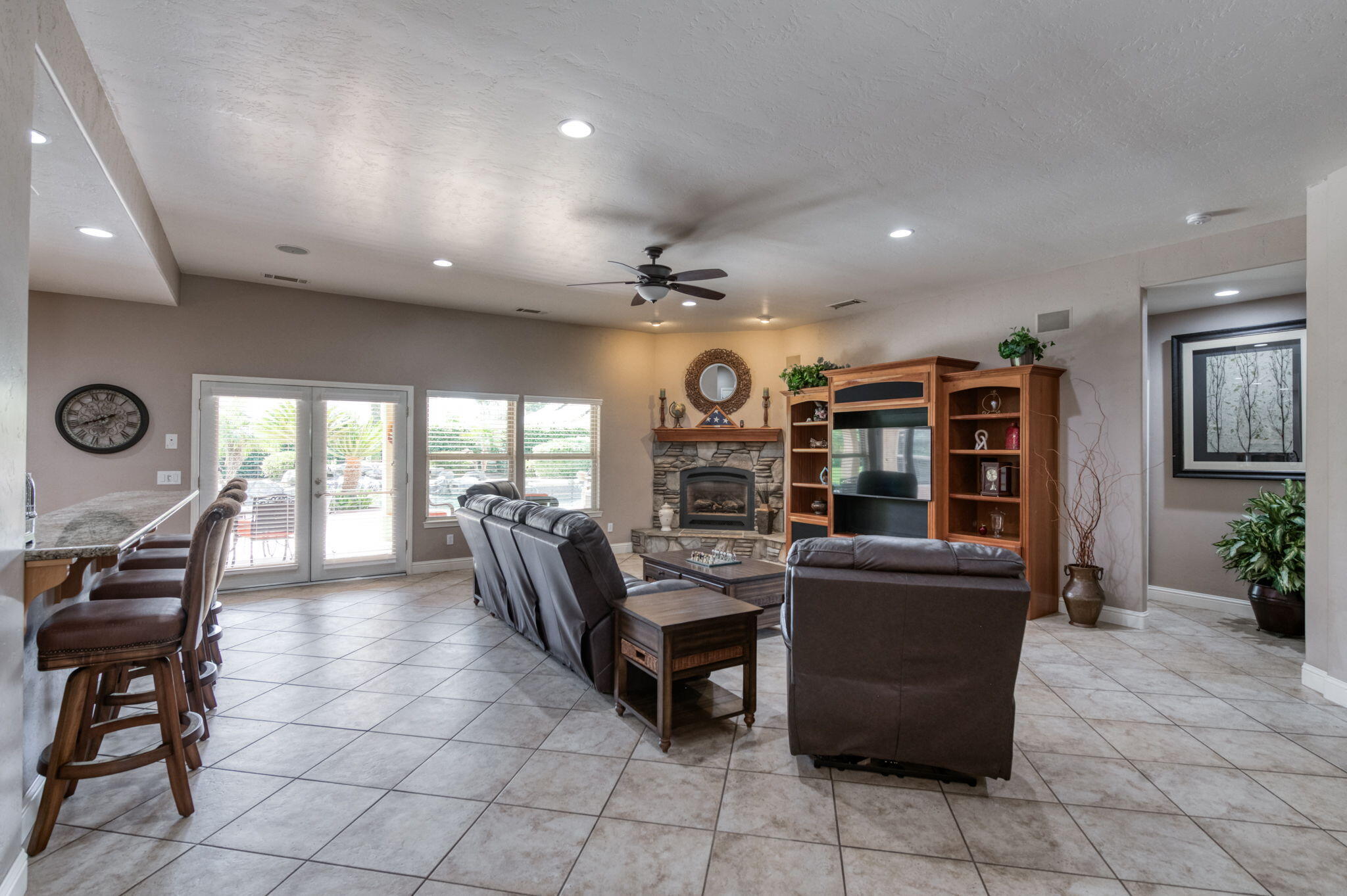 4907 W Lakewood Ct, Visalia, CA 93291