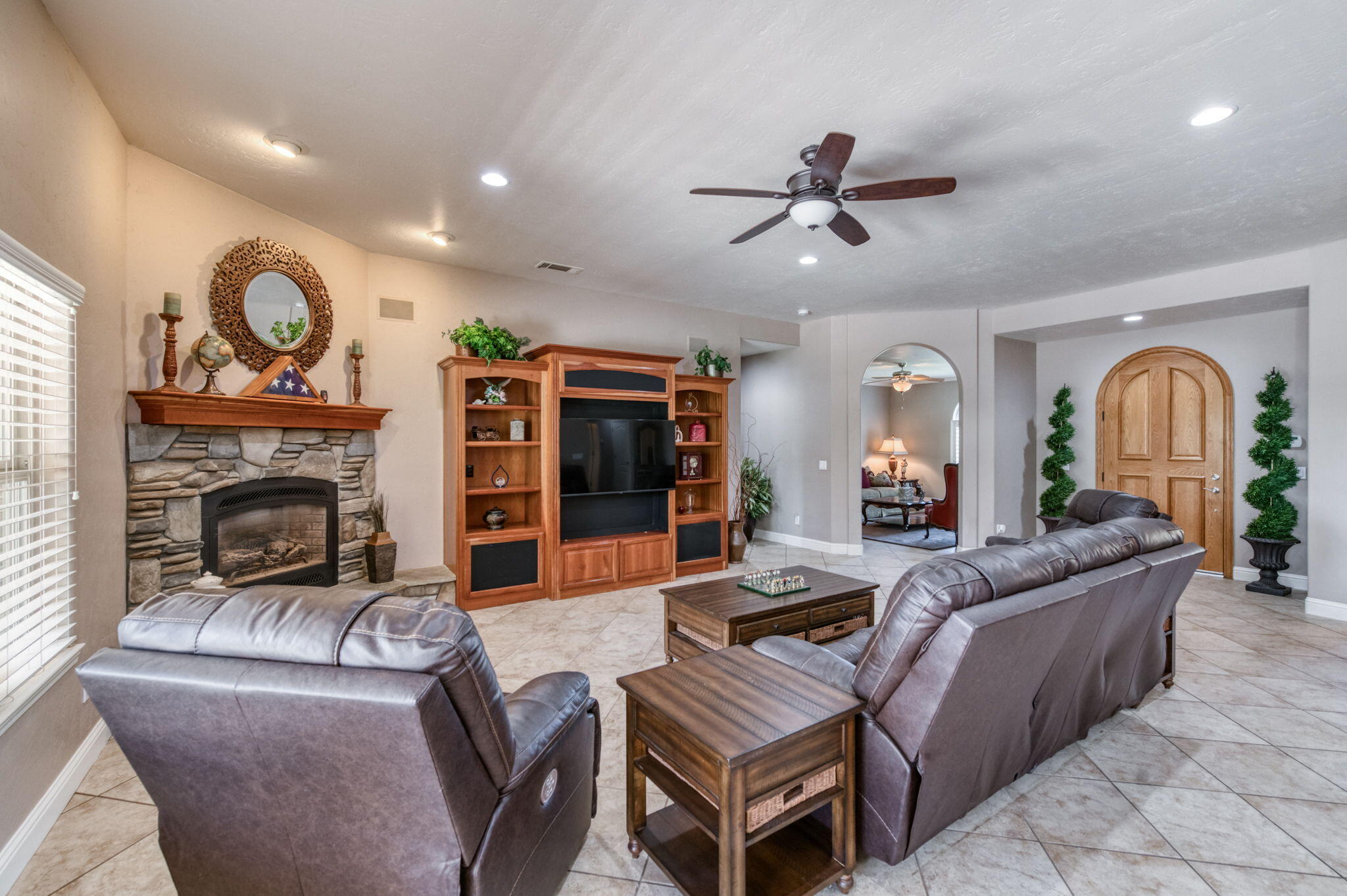 4907 W Lakewood Ct, Visalia, CA 93291