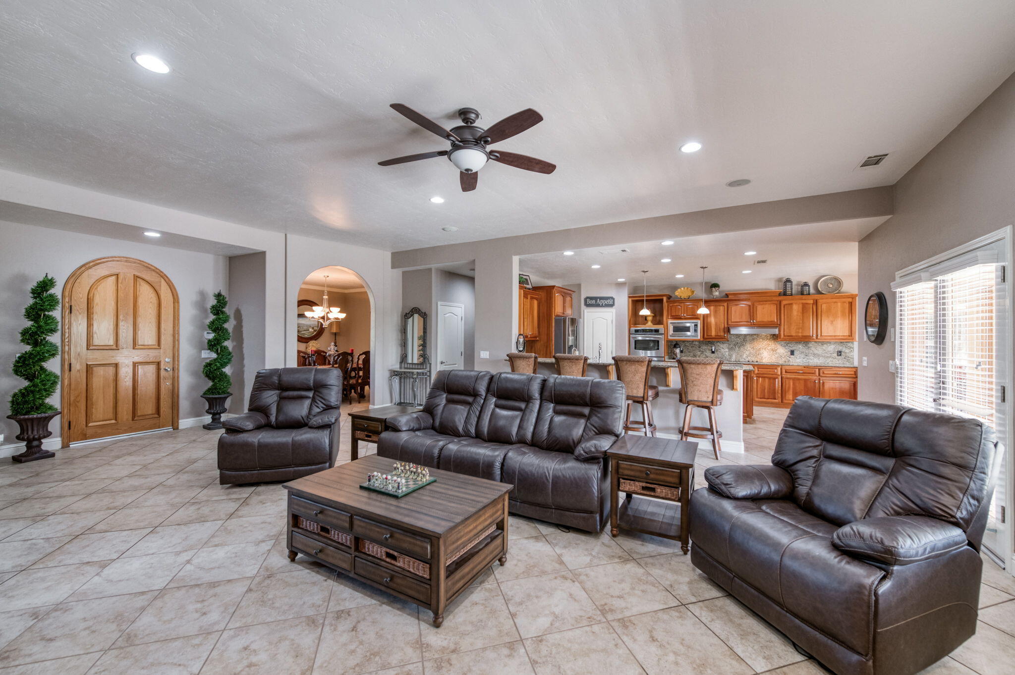 4907 W Lakewood Ct, Visalia, CA 93291