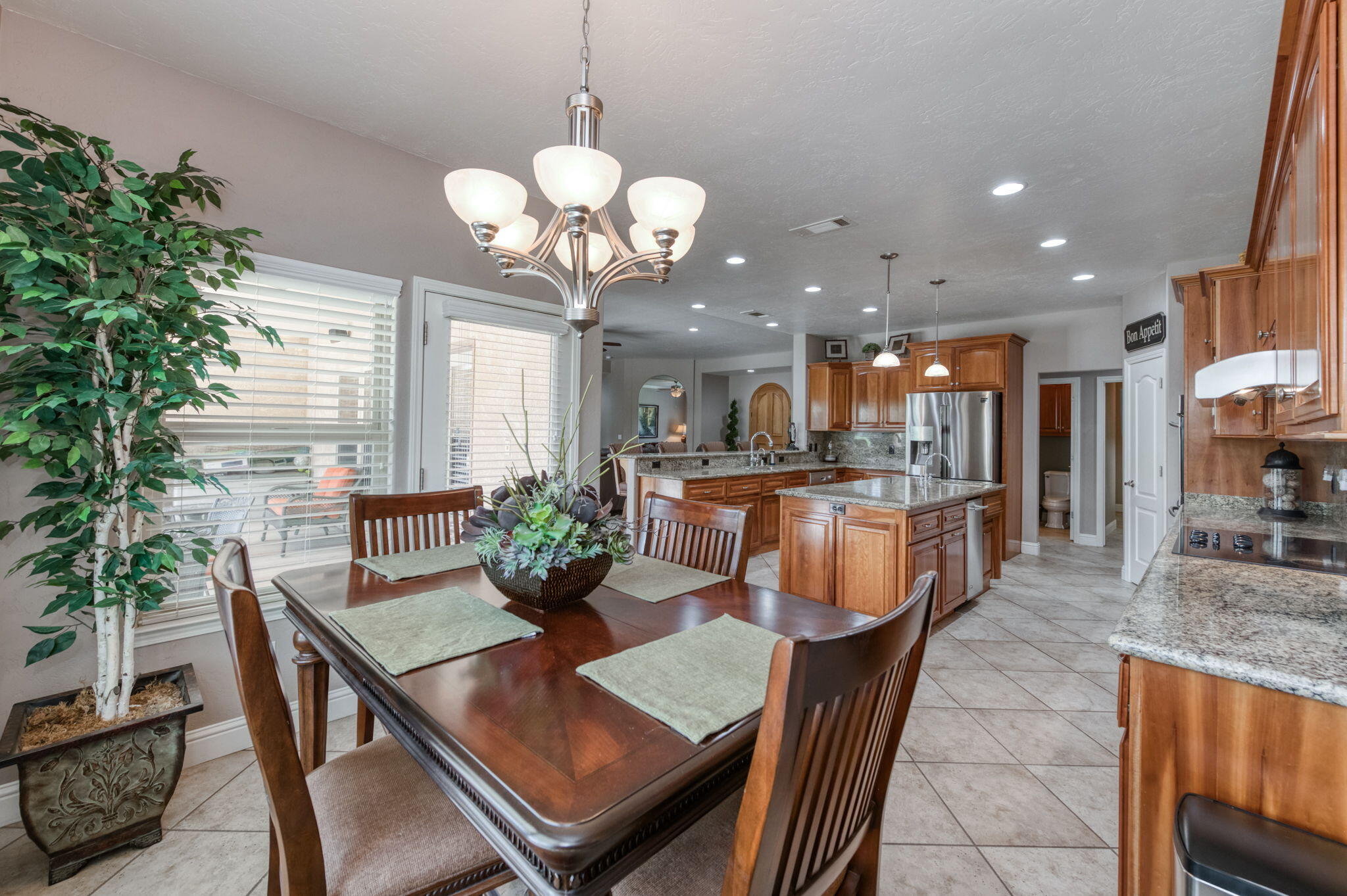 4907 W Lakewood Ct, Visalia, CA 93291