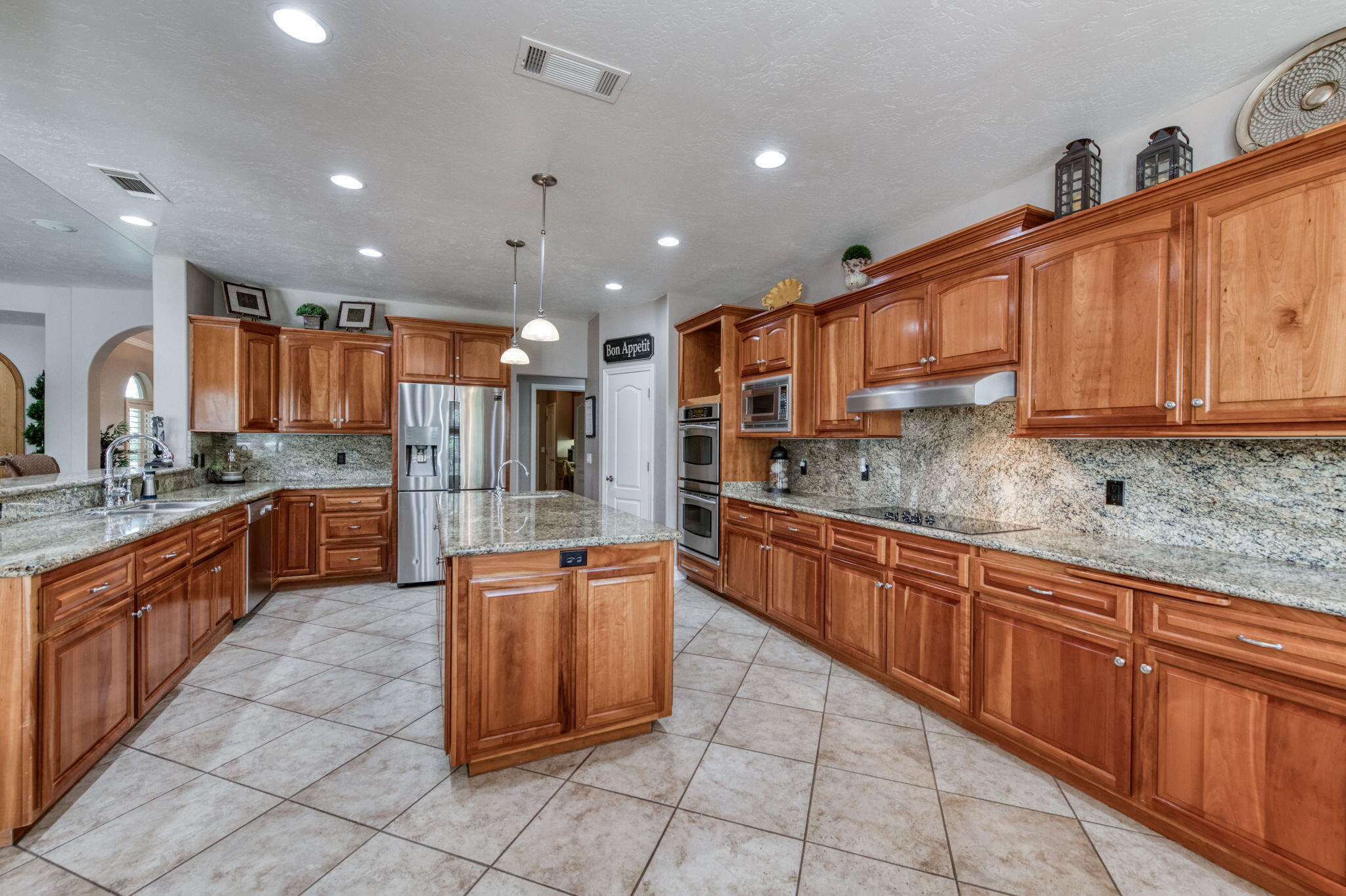 4907 W Lakewood Ct, Visalia, CA 93291