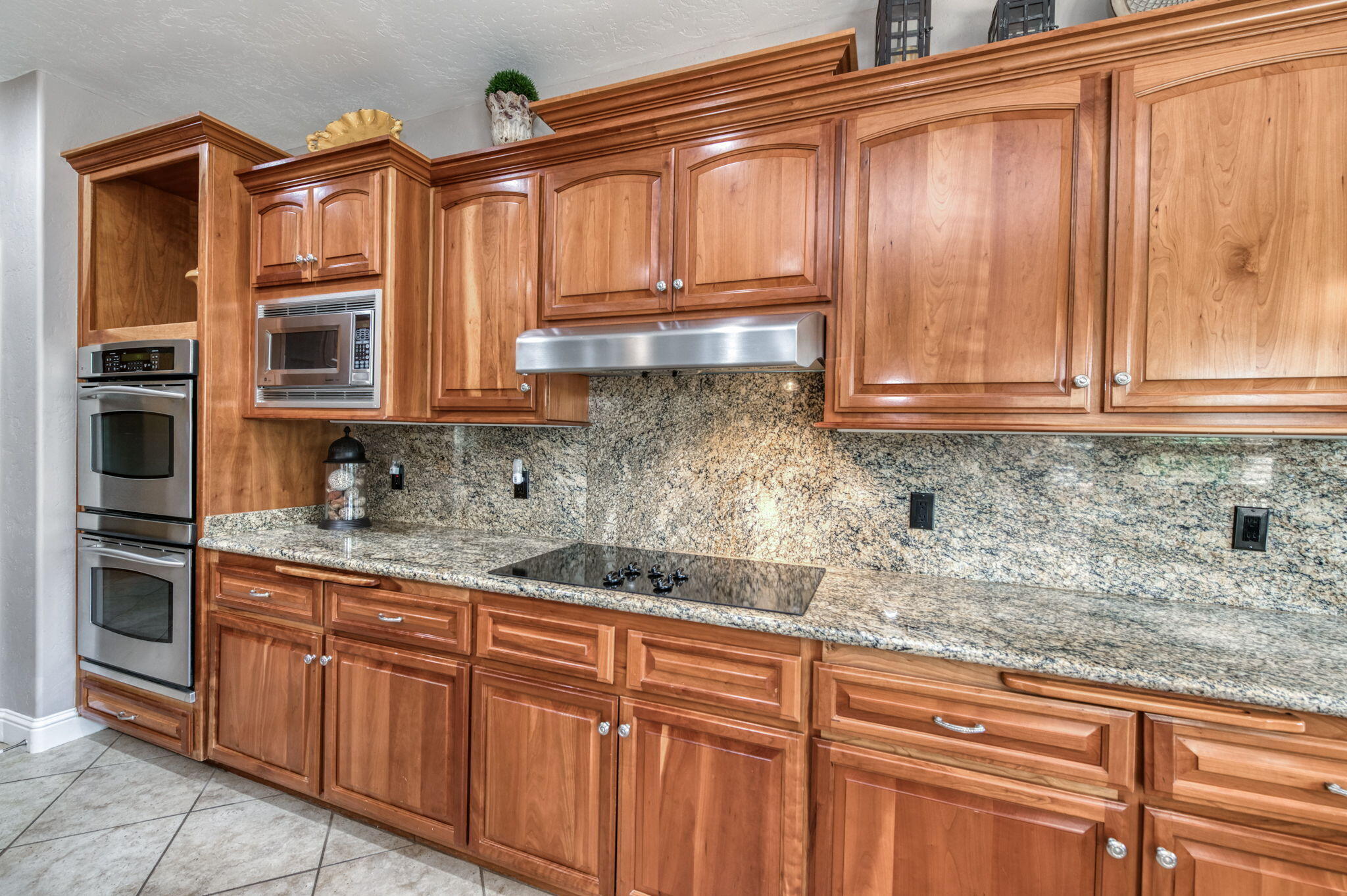 4907 W Lakewood Ct, Visalia, CA 93291