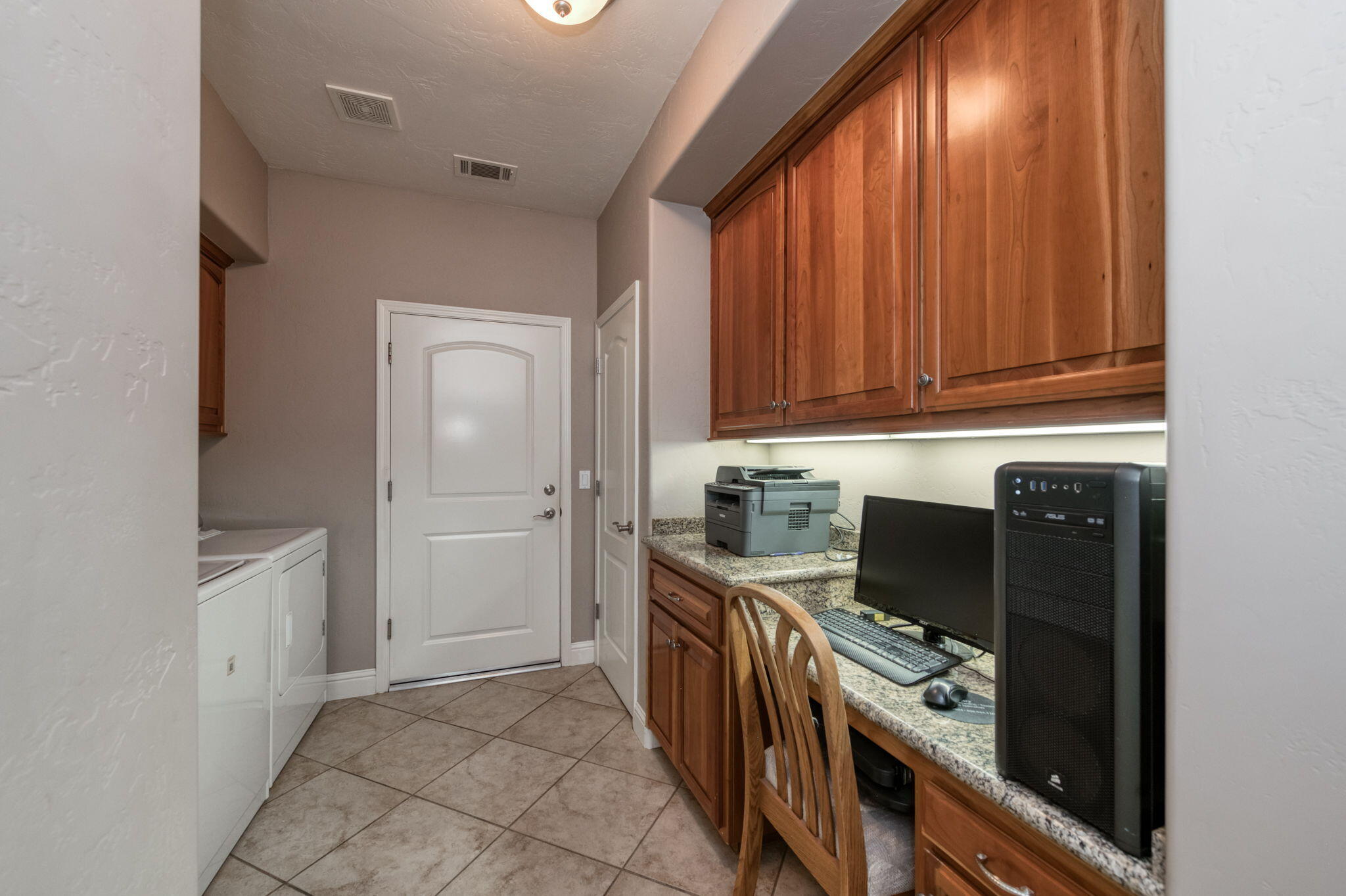 4907 W Lakewood Ct, Visalia, CA 93291