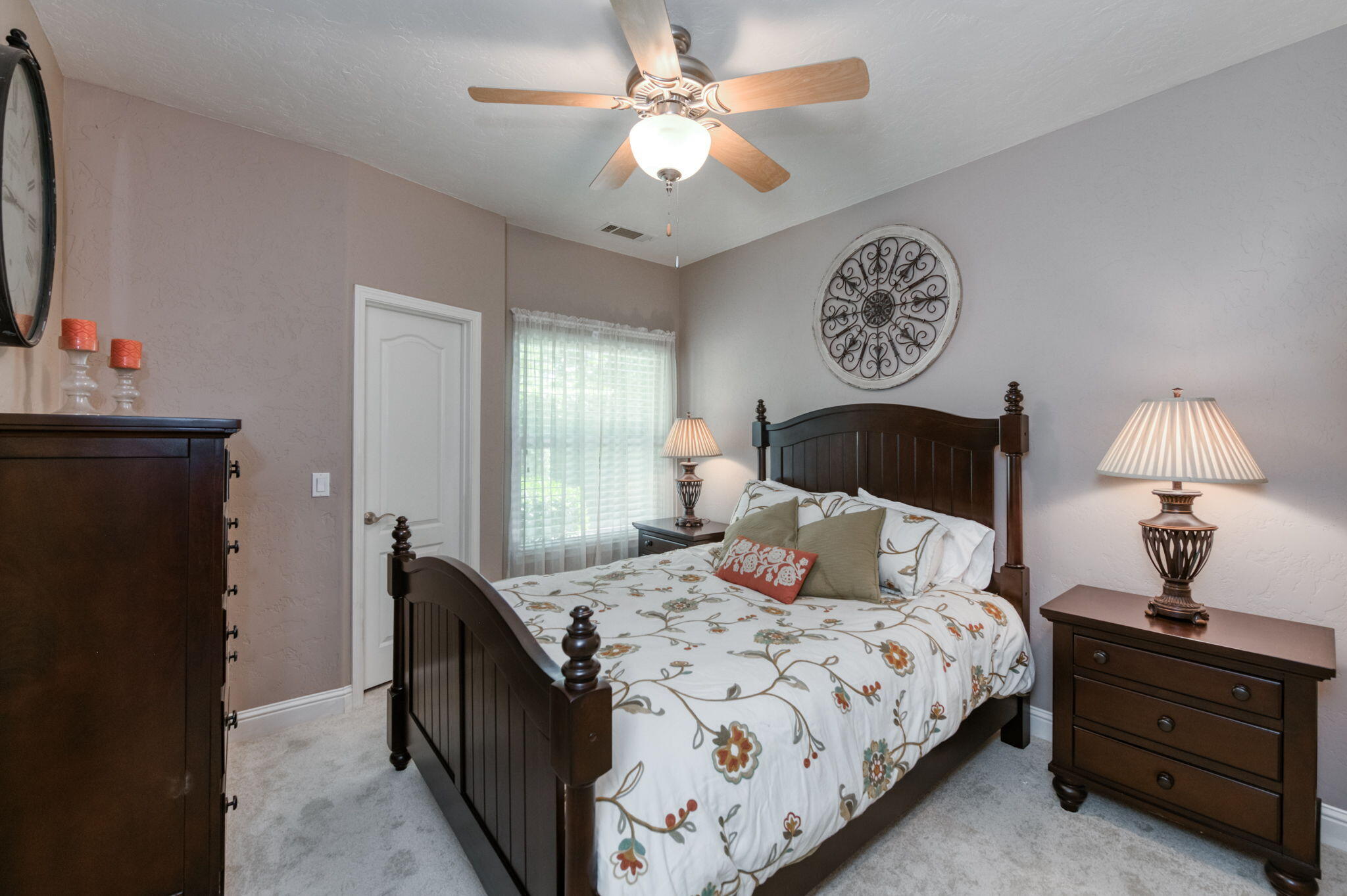 4907 W Lakewood Ct, Visalia, CA 93291