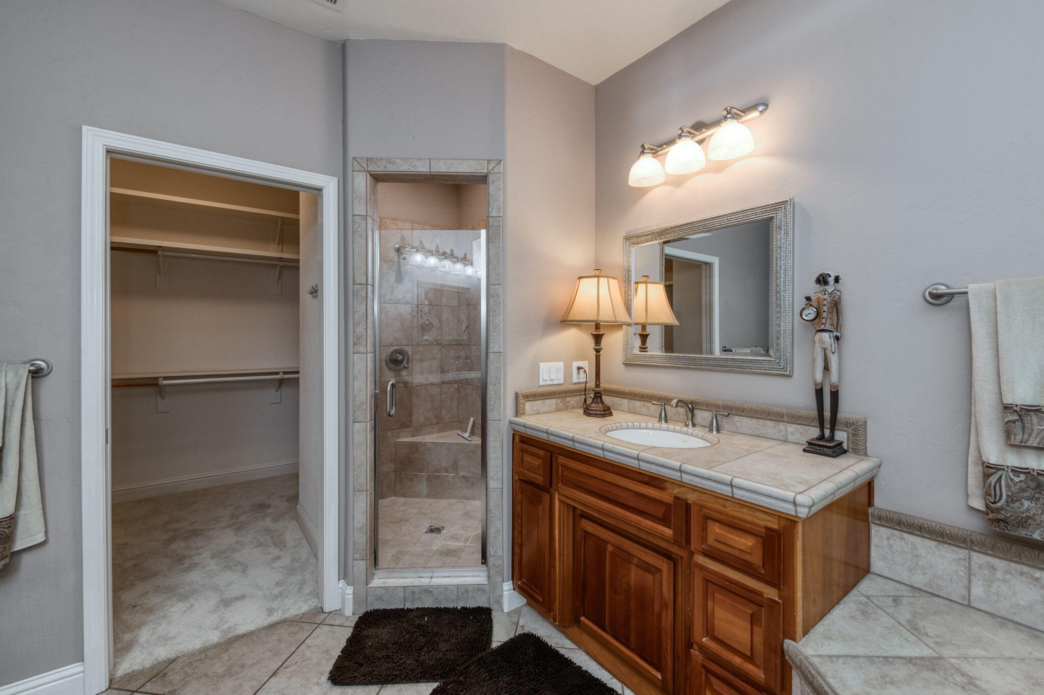 4907 W Lakewood Ct, Visalia, CA 93291