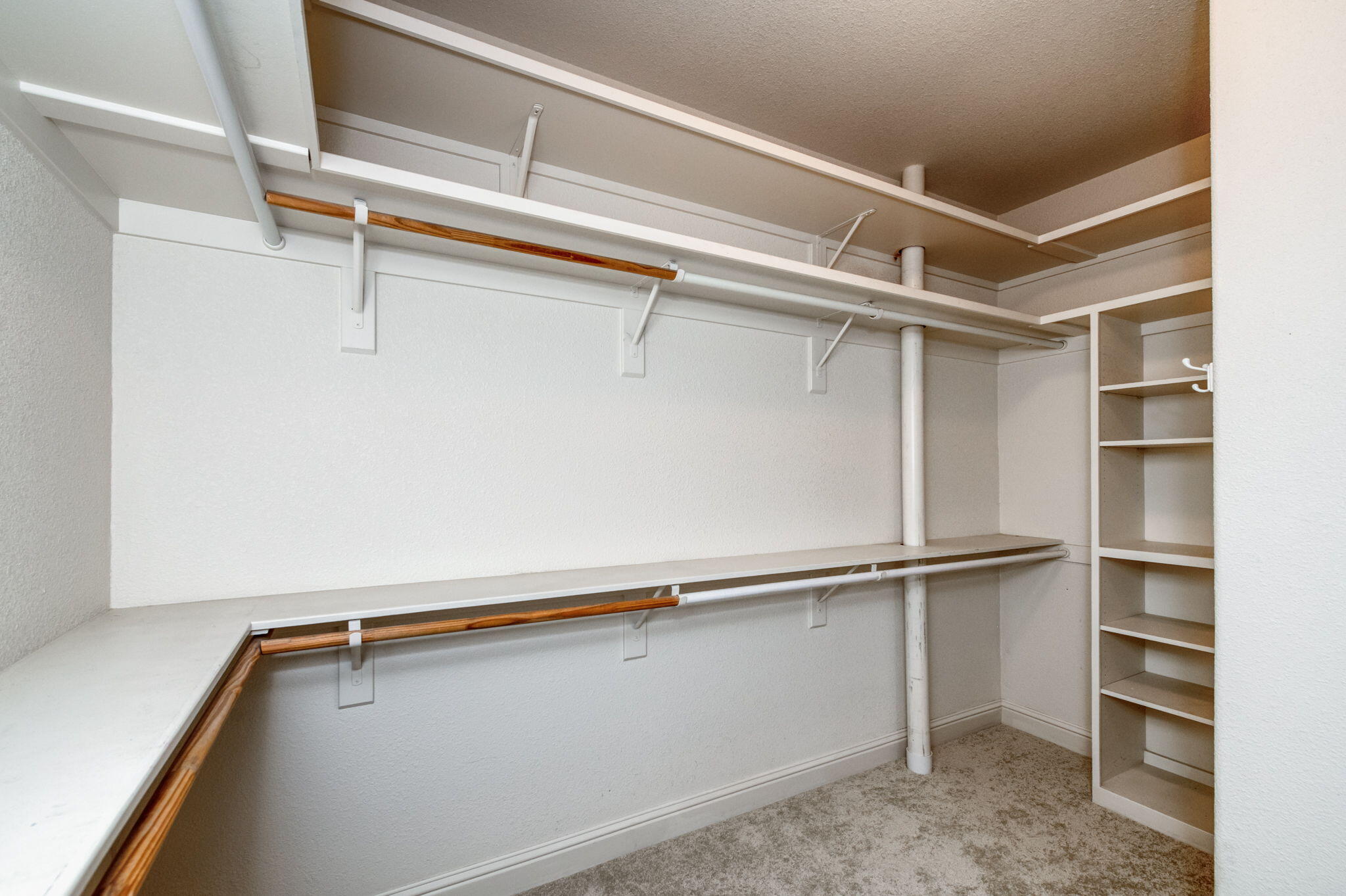 4907 W Lakewood Ct, Visalia, CA 93291