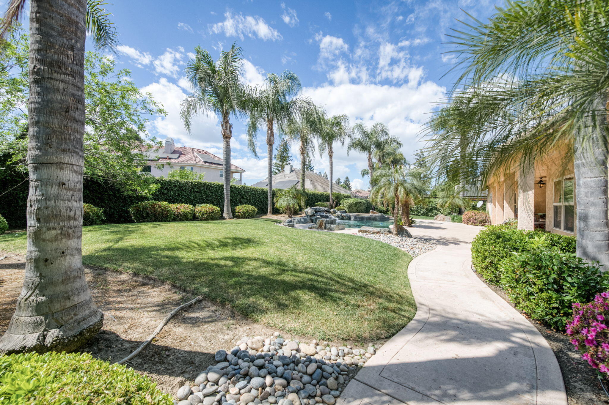 4907 W Lakewood Ct, Visalia, CA 93291