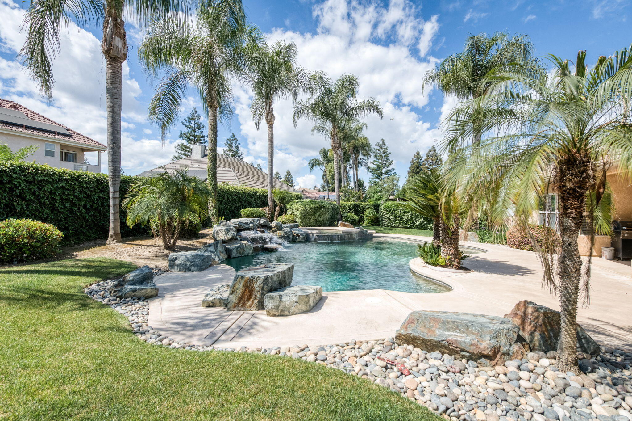 4907 W Lakewood Ct, Visalia, CA 93291