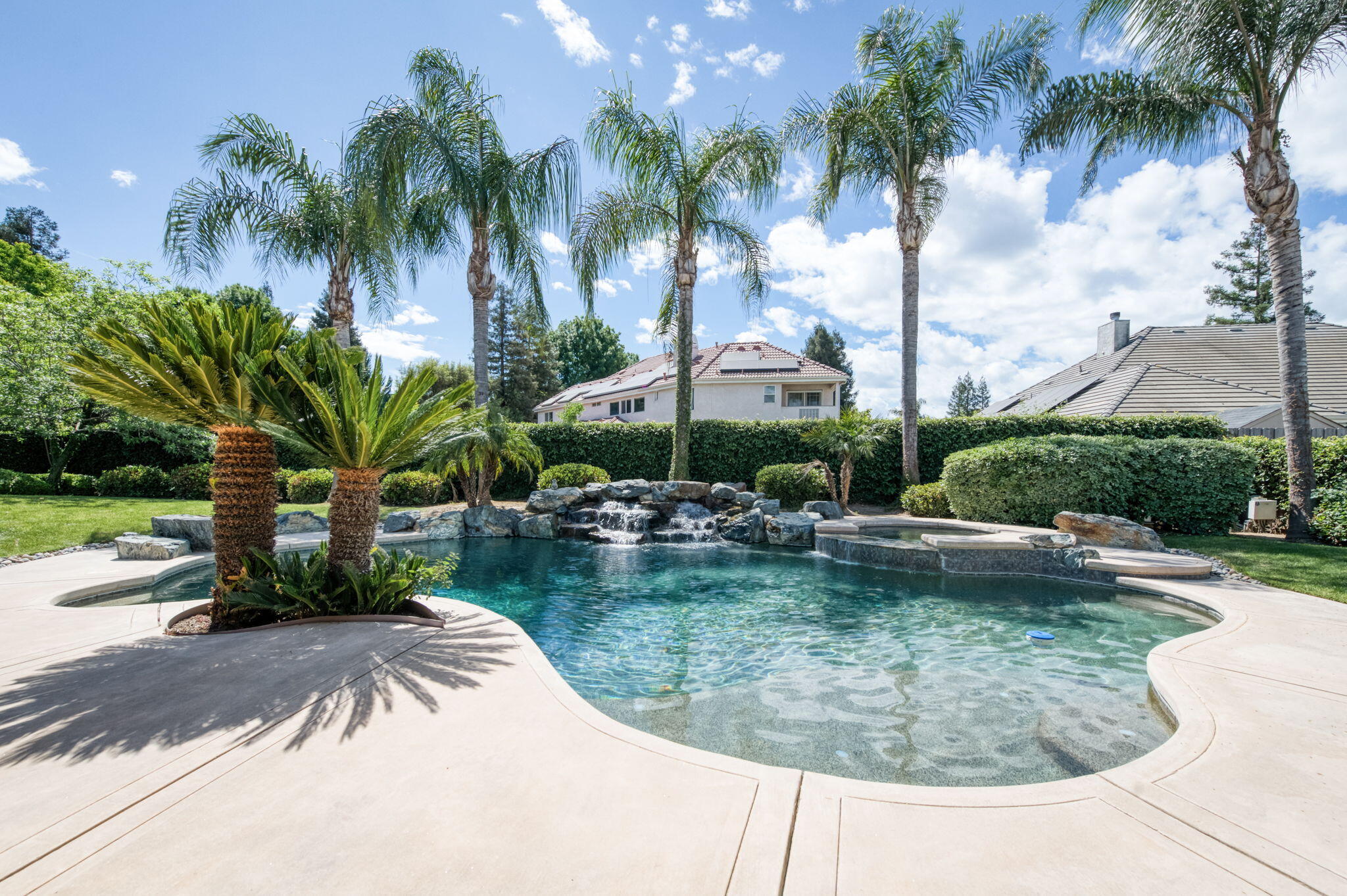 4907 W Lakewood Ct, Visalia, CA 93291