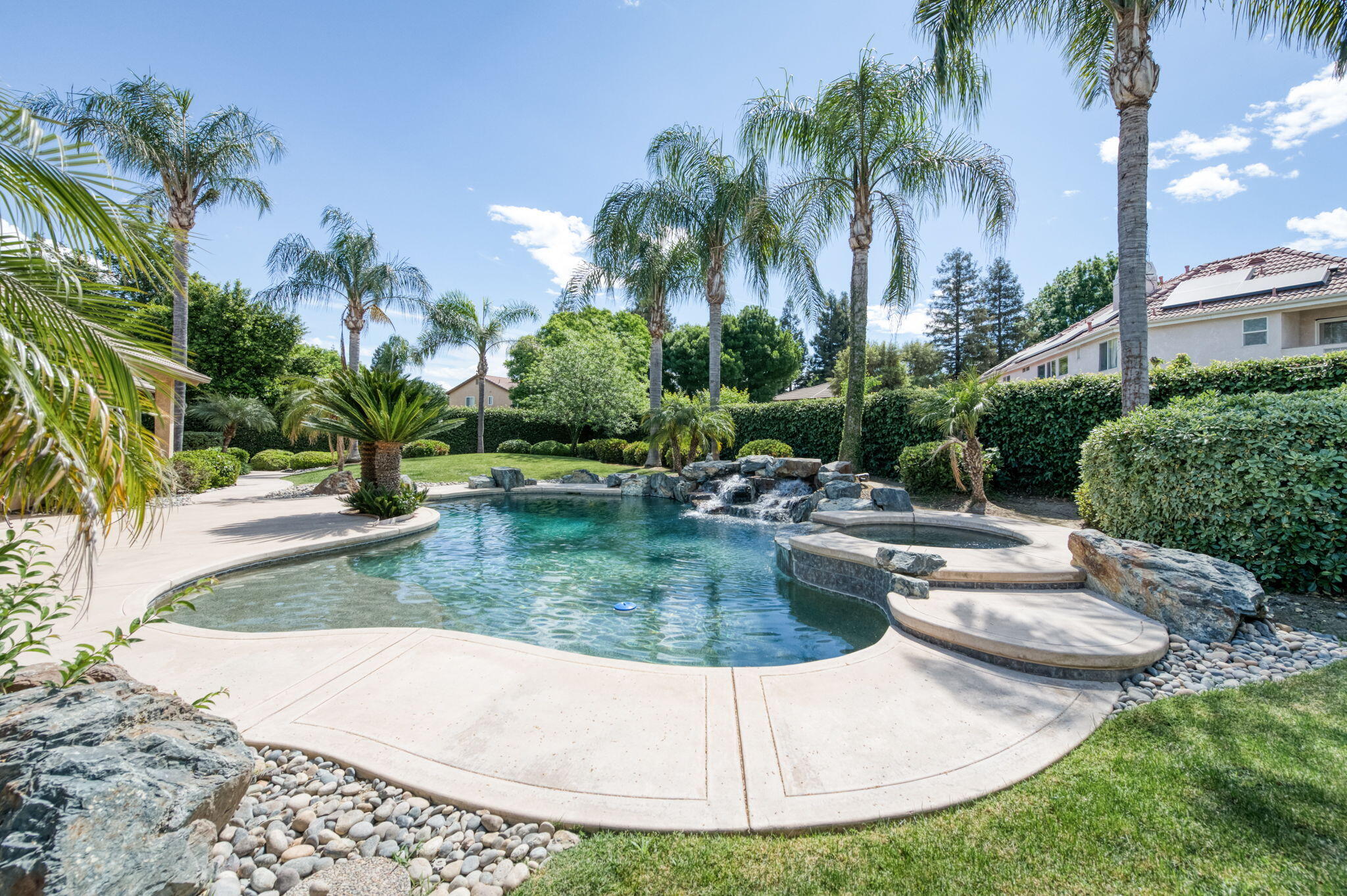 4907 W Lakewood Ct, Visalia, CA 93291