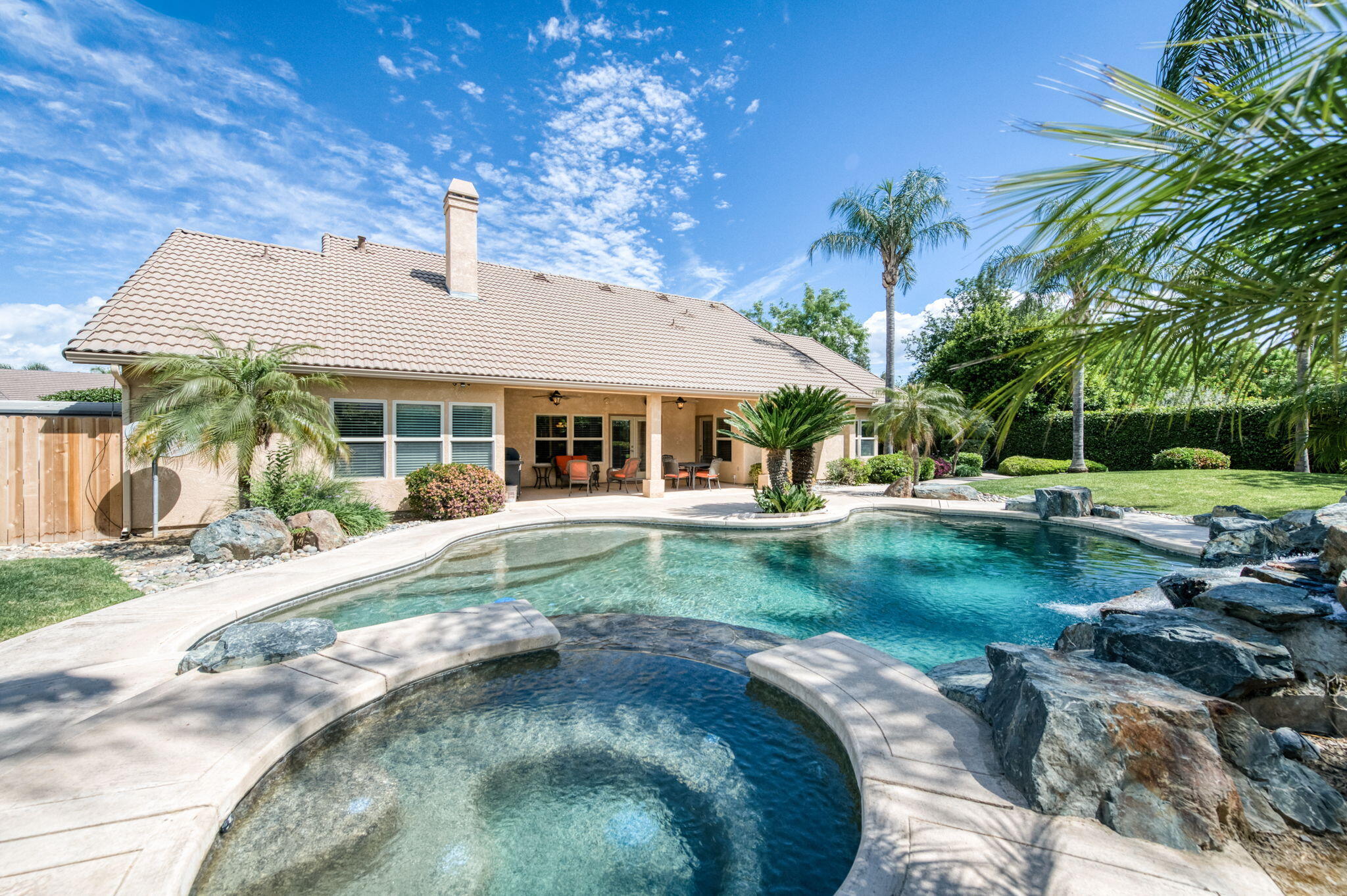 4907 W Lakewood Ct, Visalia, CA 93291