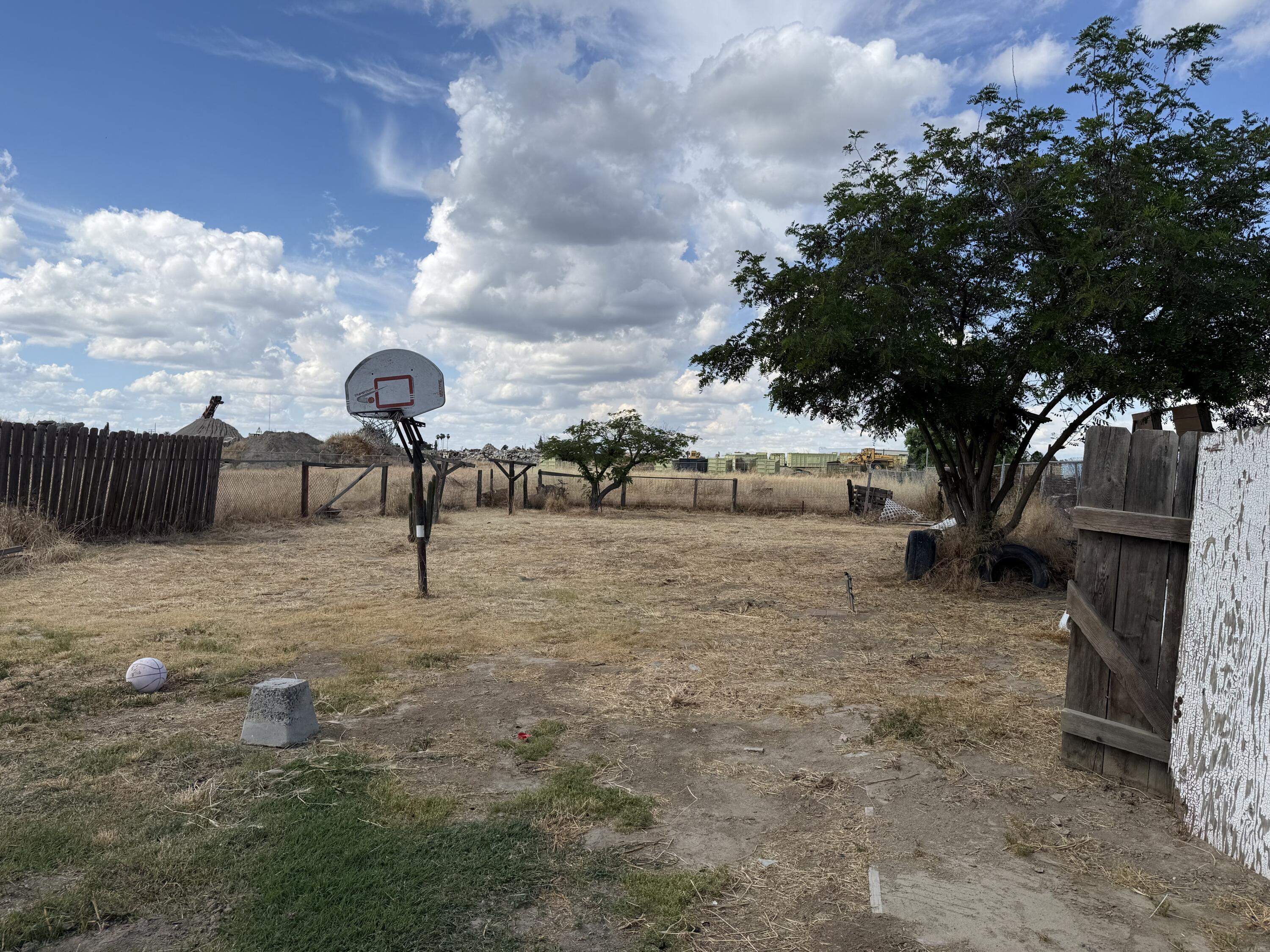 10696 Houston Ave, Hanford, CA 93230