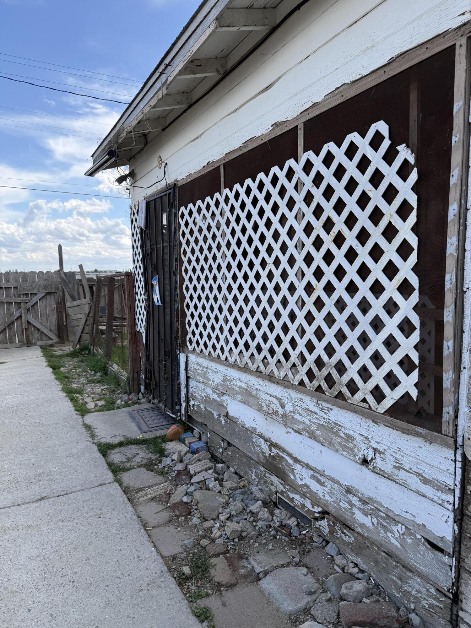 10696 Houston Ave, Hanford, CA 93230