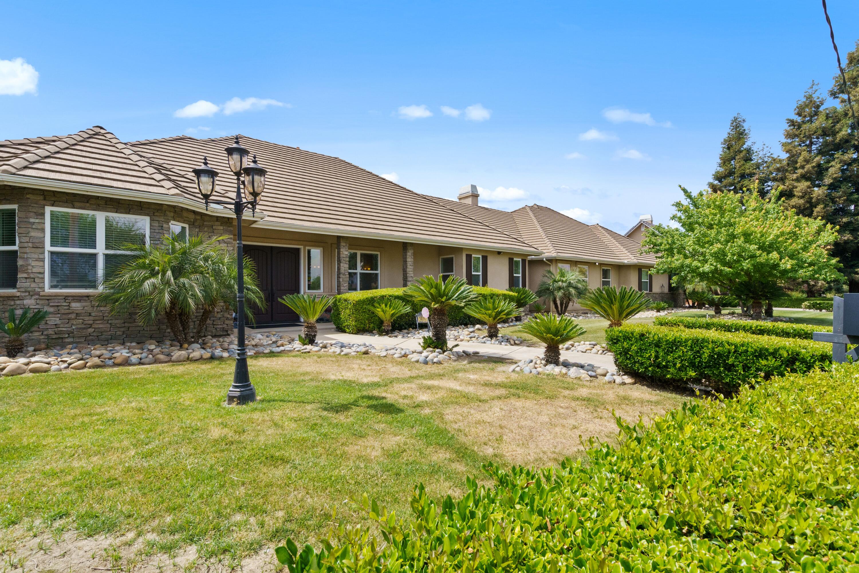 2615 N Linwood St, Visalia, CA 93291