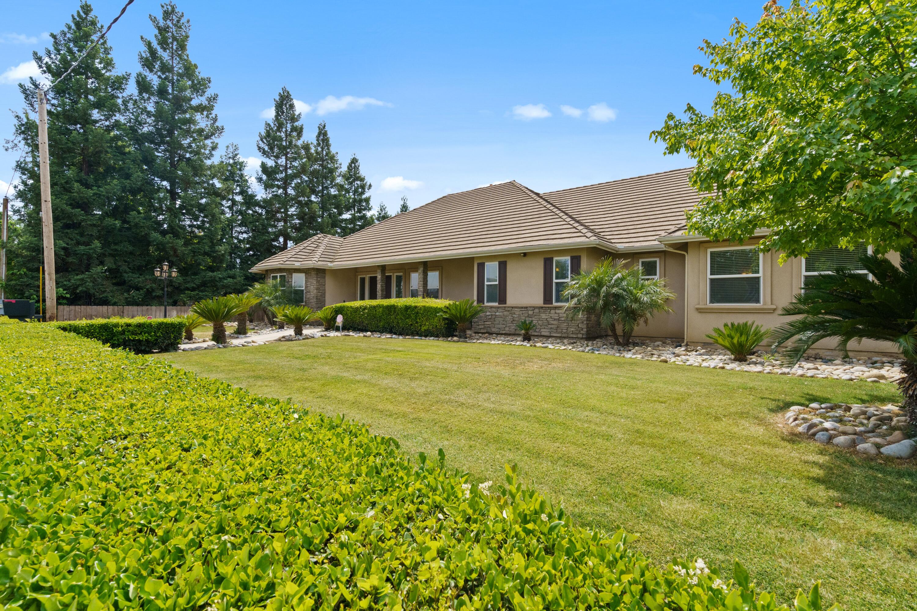 2615 N Linwood St, Visalia, CA 93291