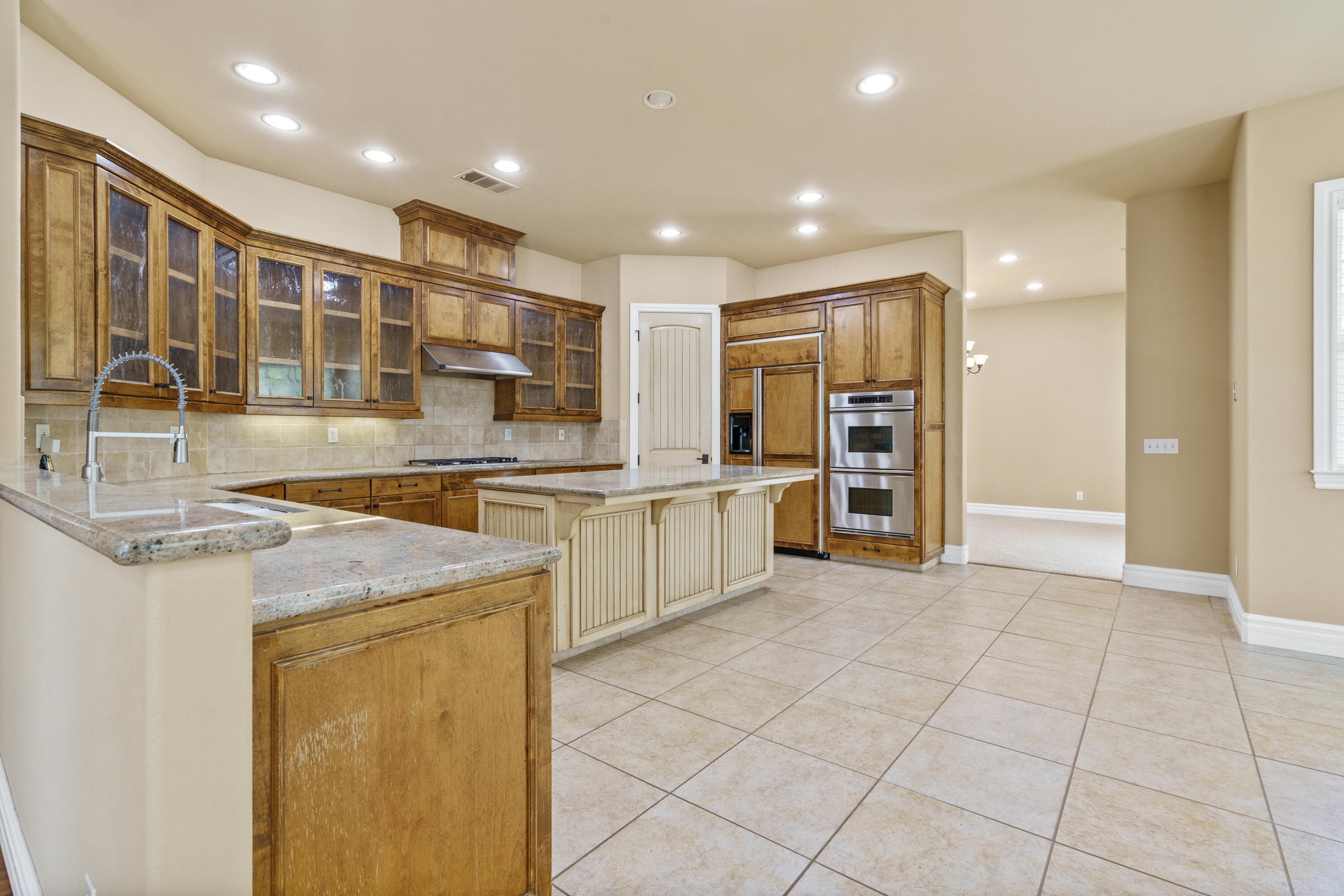 2615 N Linwood St, Visalia, CA 93291