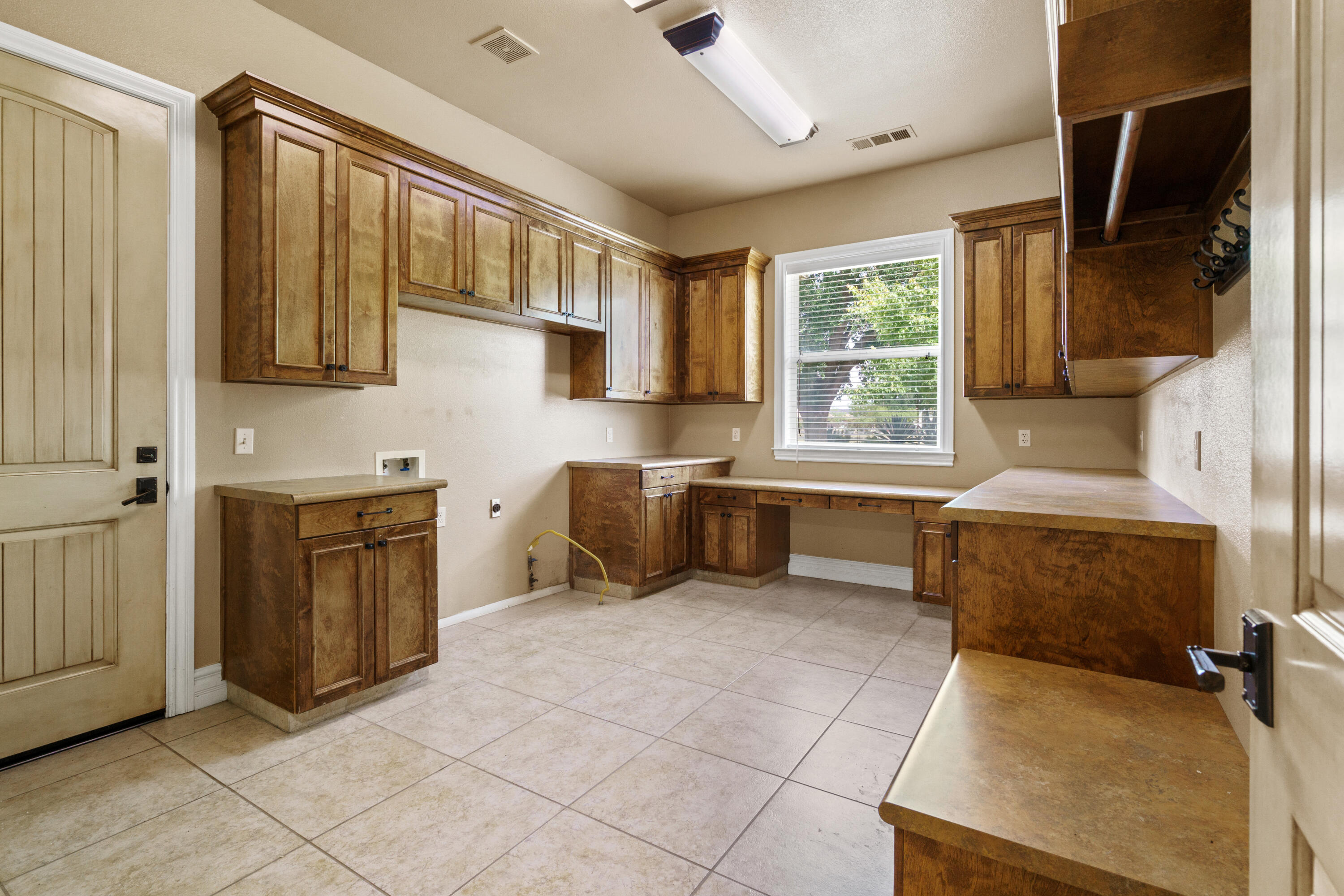 2615 N Linwood St, Visalia, CA 93291