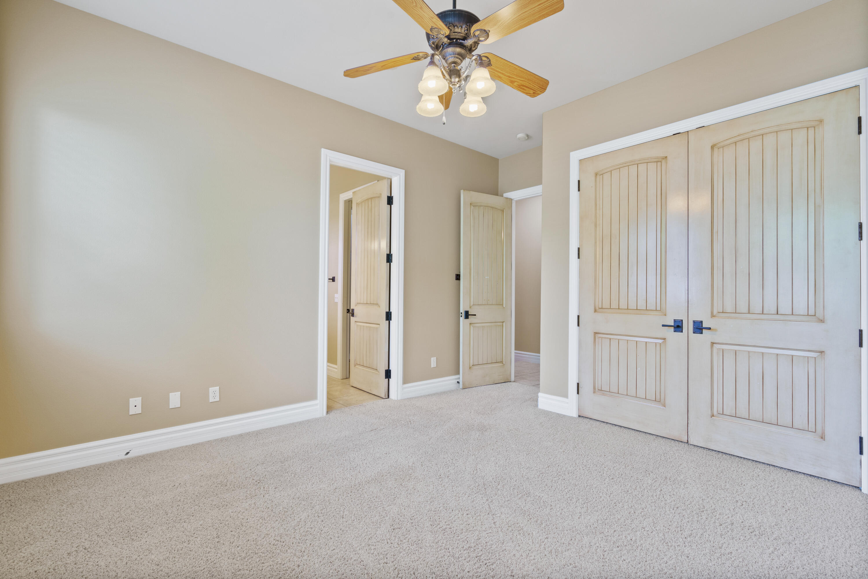 2615 N Linwood St, Visalia, CA 93291