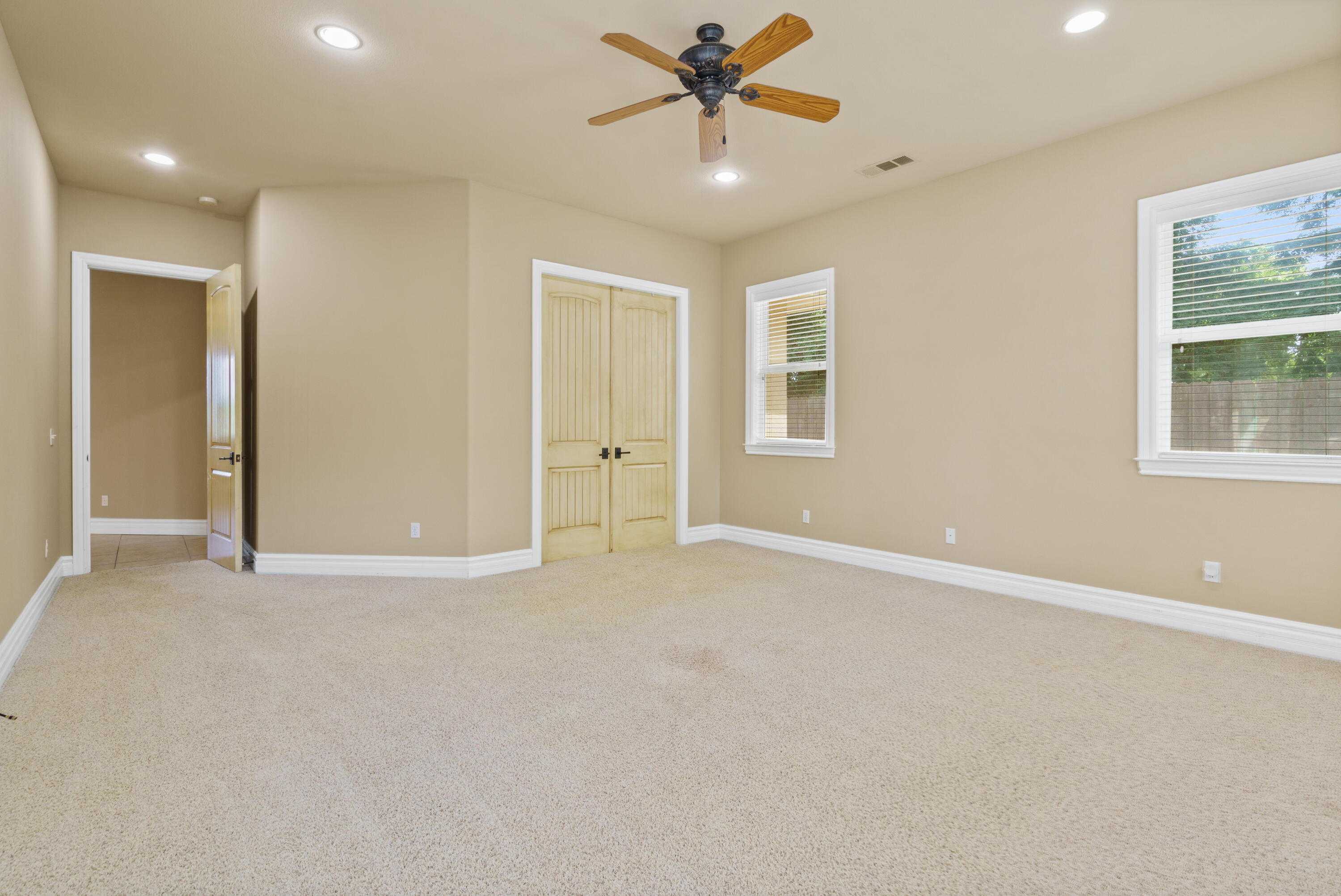 2615 N Linwood St, Visalia, CA 93291