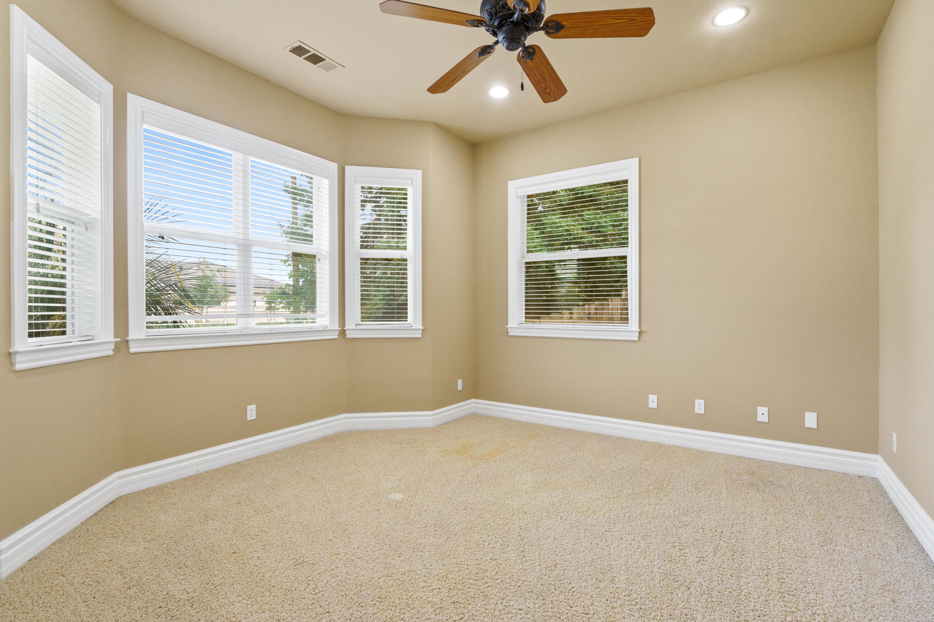 2615 N Linwood St, Visalia, CA 93291