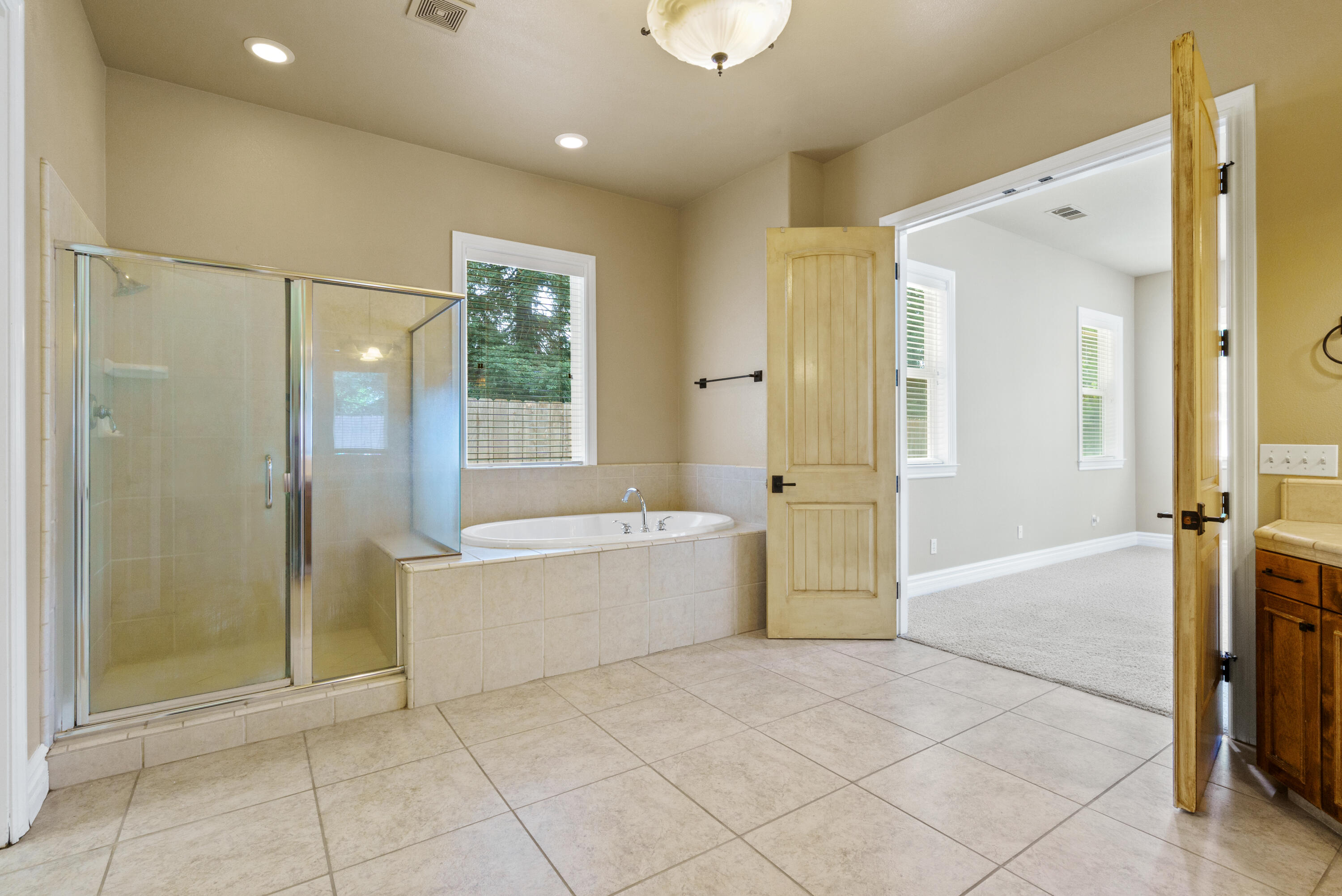 2615 N Linwood St, Visalia, CA 93291