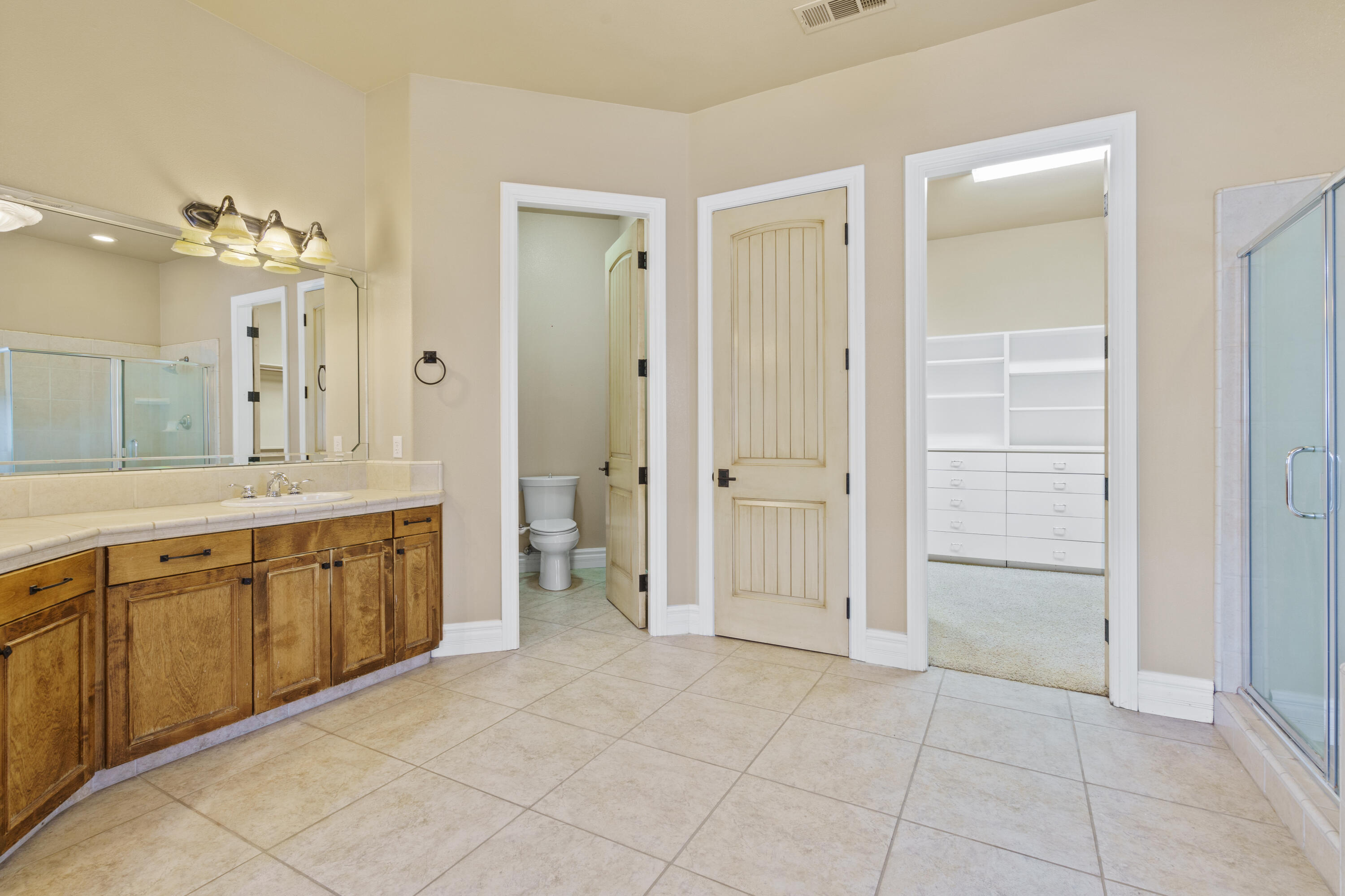 2615 N Linwood St, Visalia, CA 93291