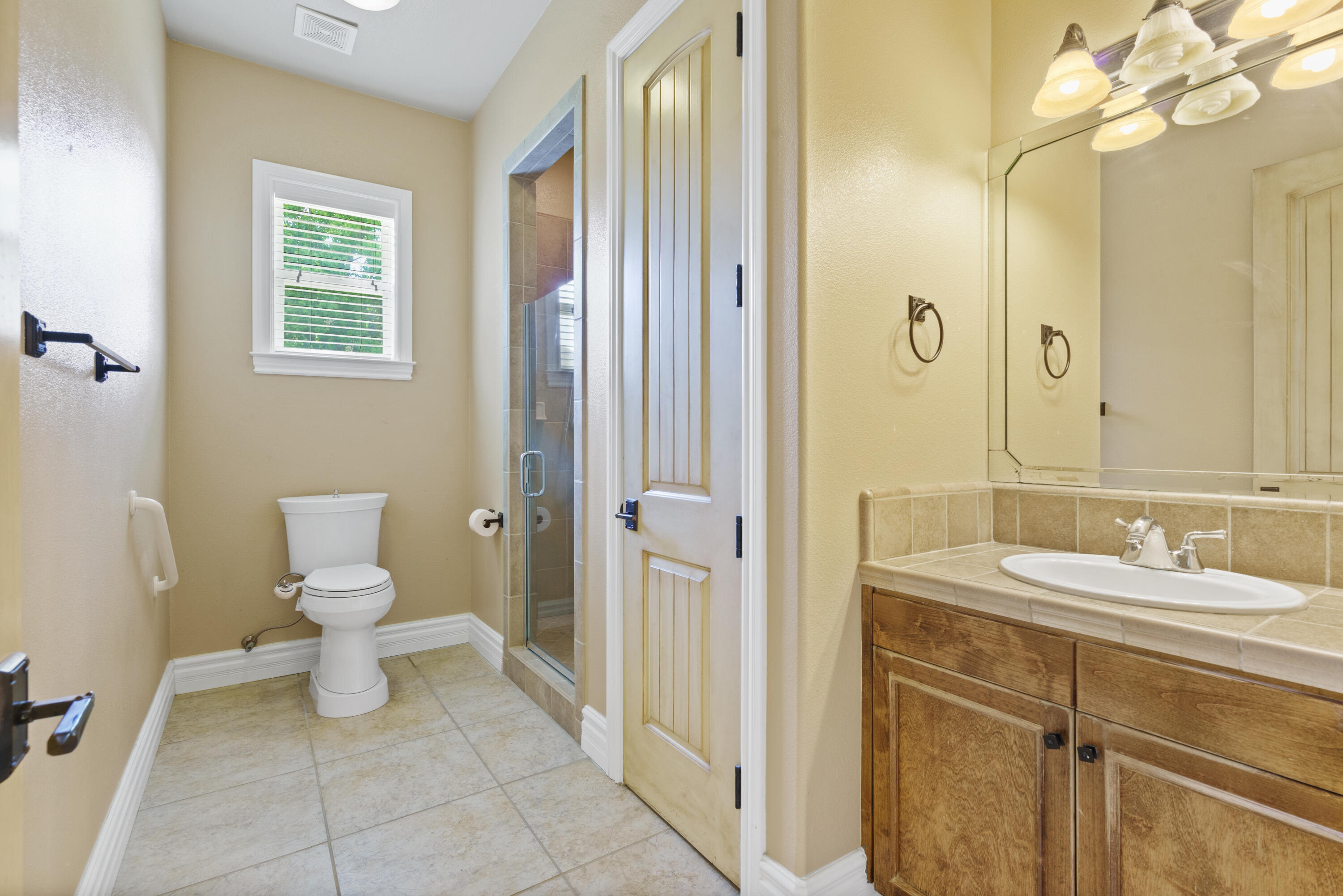 2615 N Linwood St, Visalia, CA 93291