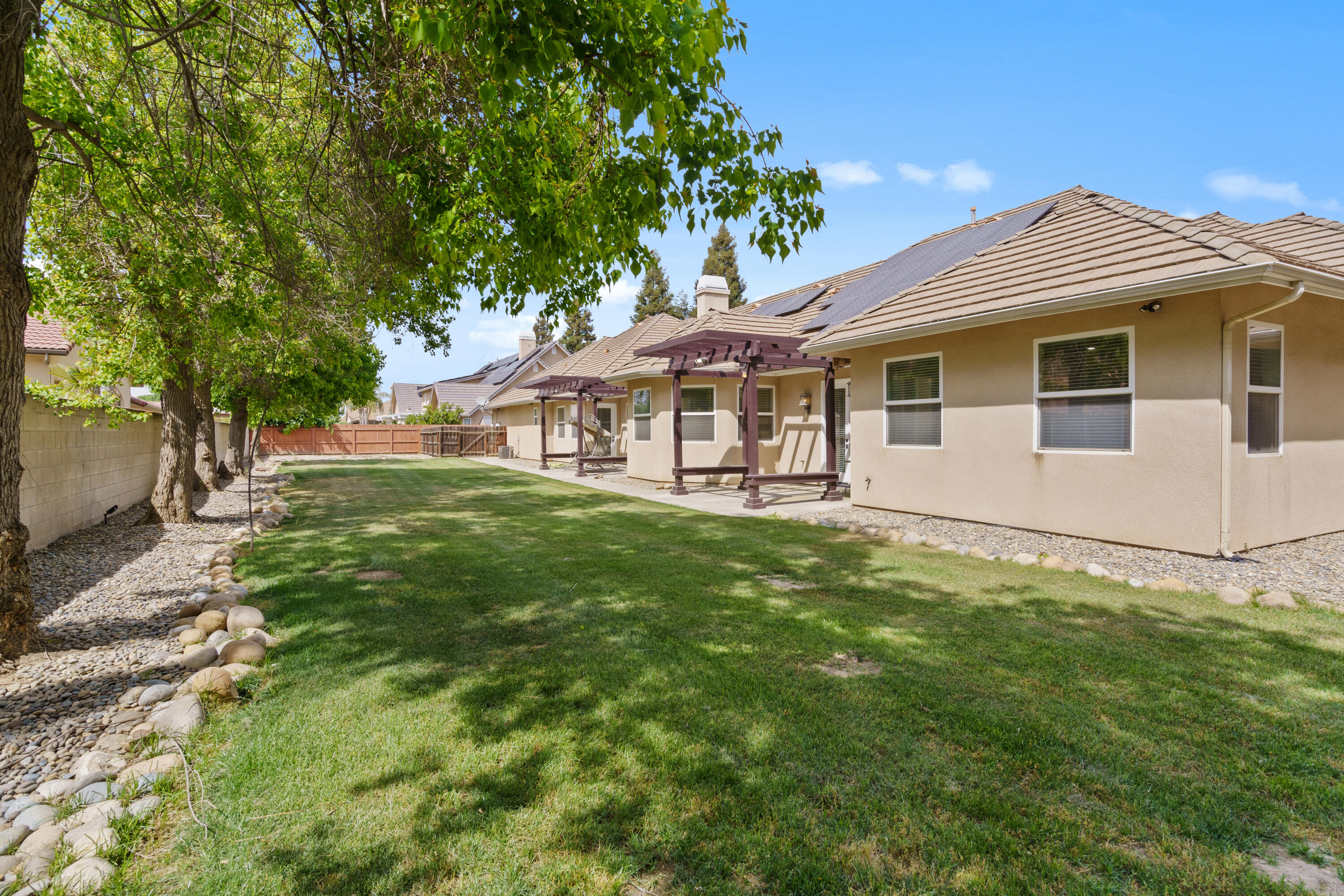 2615 N Linwood St, Visalia, CA 93291