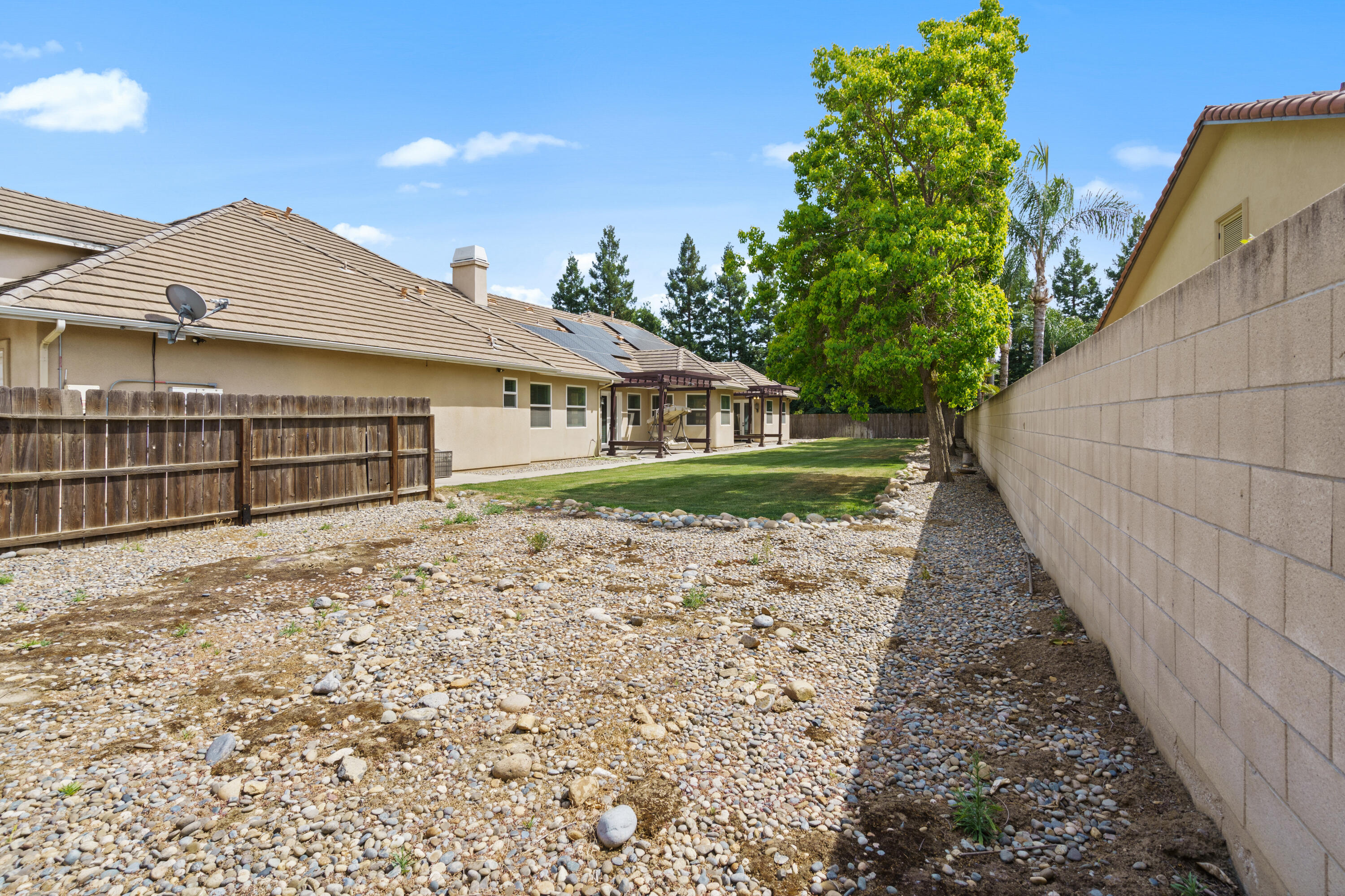 2615 N Linwood St, Visalia, CA 93291