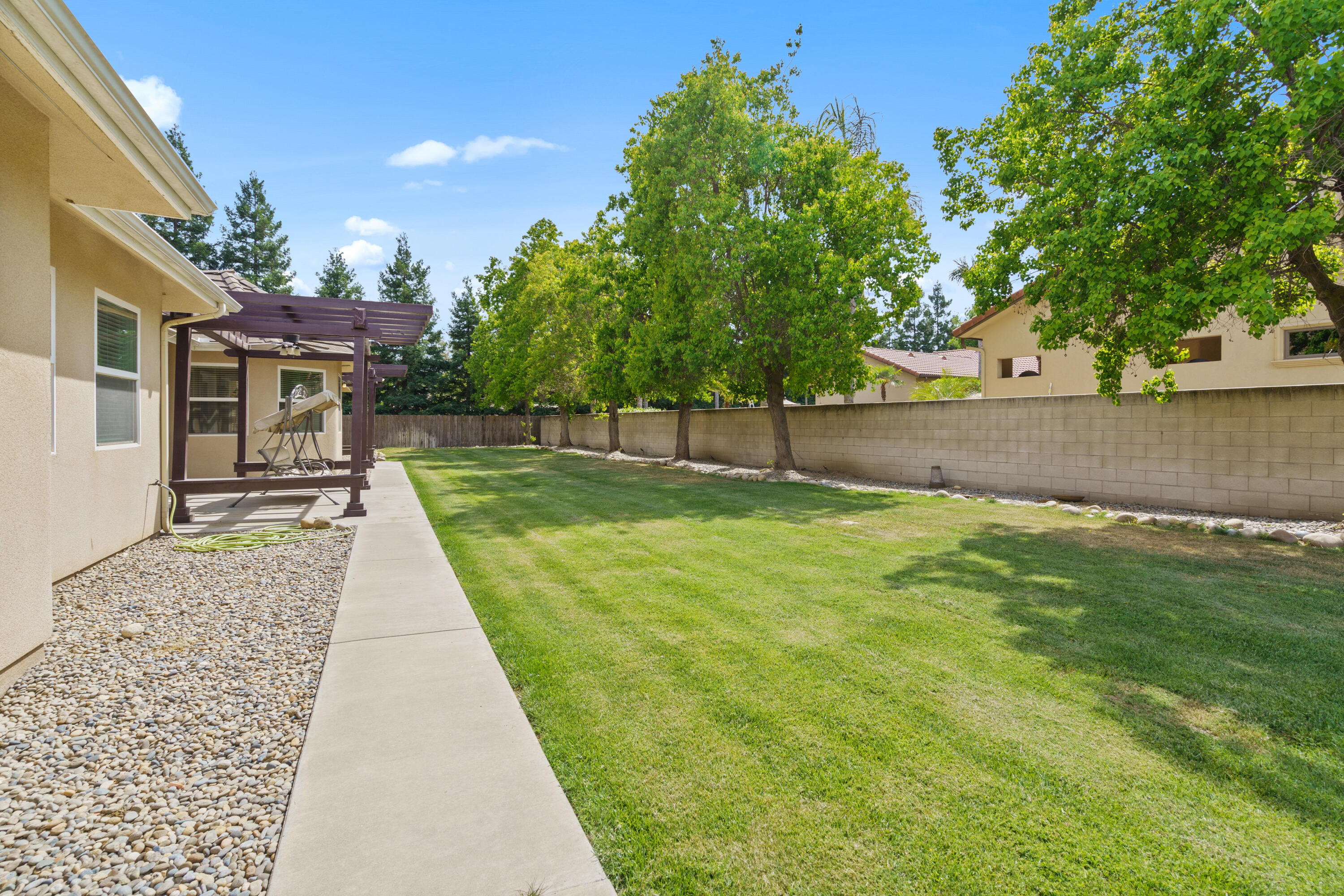 2615 N Linwood St, Visalia, CA 93291