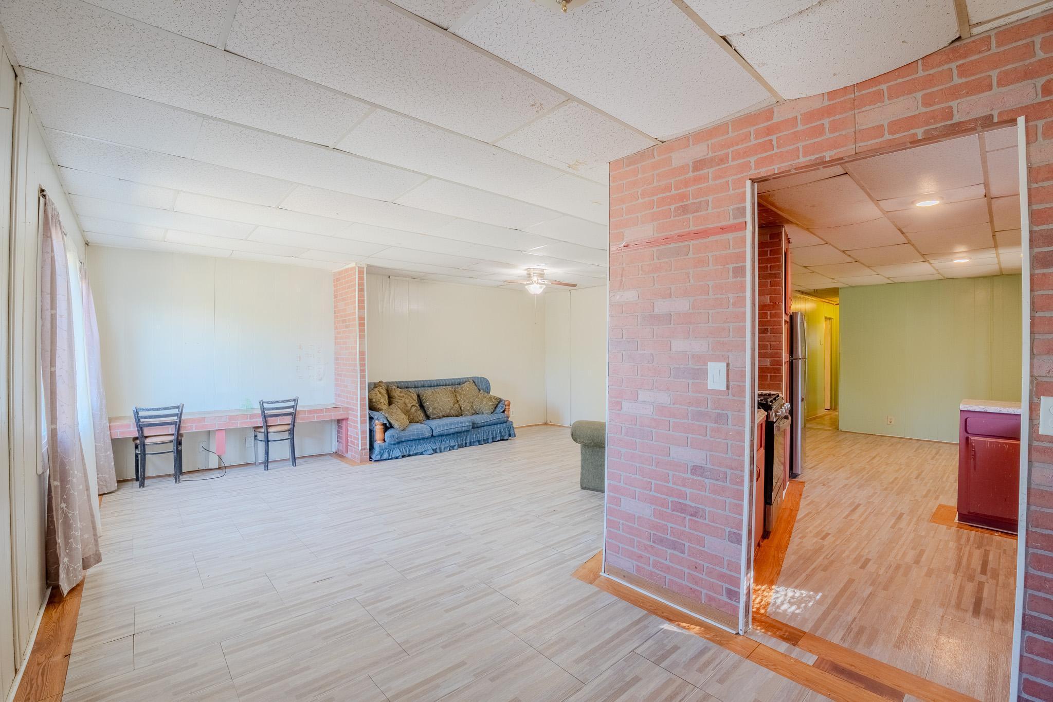 108 W Merced St, Avenal, CA 93204