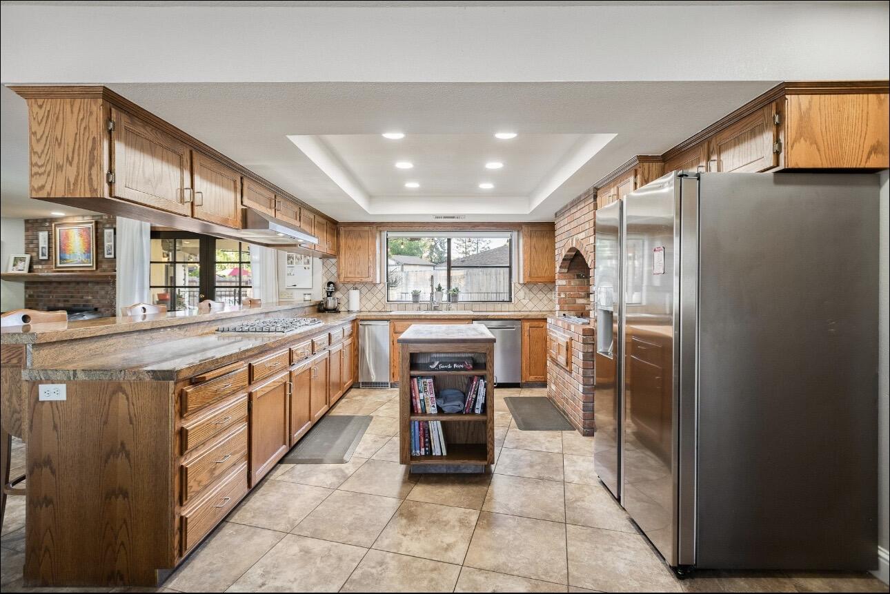 1232 N Lindale Way, Porterville, CA 93257