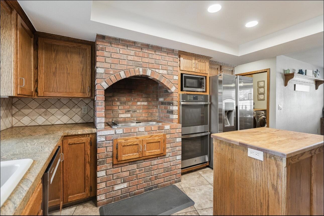 1232 N Lindale Way, Porterville, CA 93257