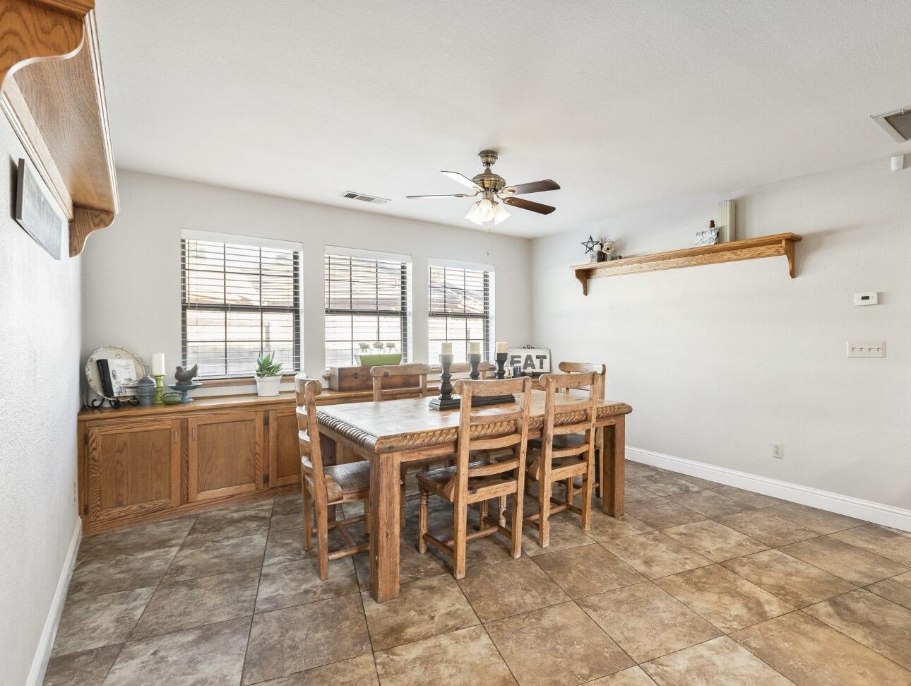 1232 N Lindale Way, Porterville, CA 93257