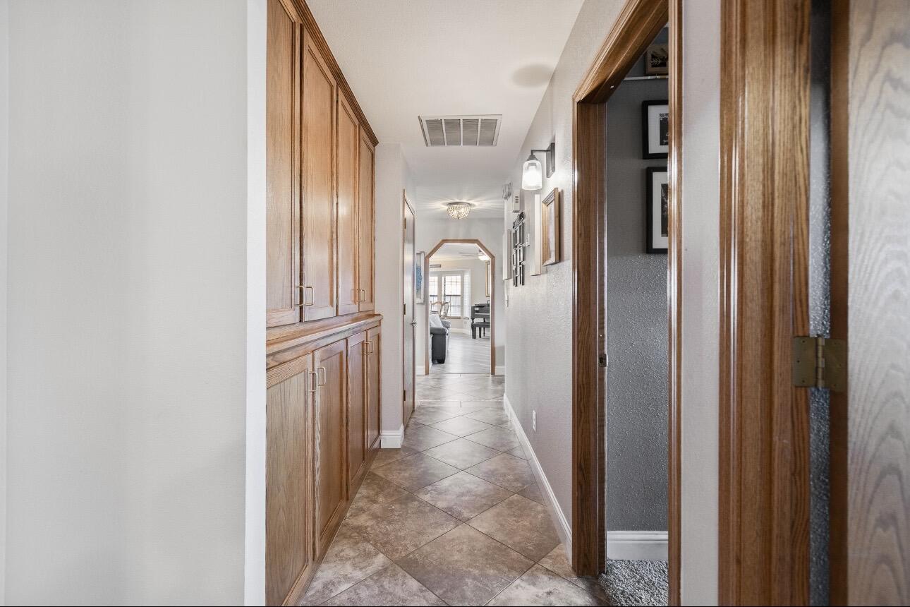 1232 N Lindale Way, Porterville, CA 93257