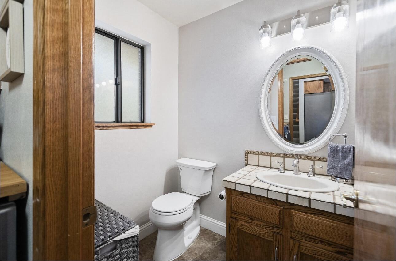 1232 N Lindale Way, Porterville, CA 93257