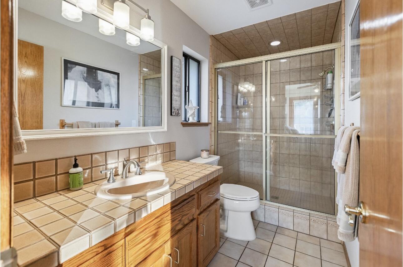 1232 N Lindale Way, Porterville, CA 93257